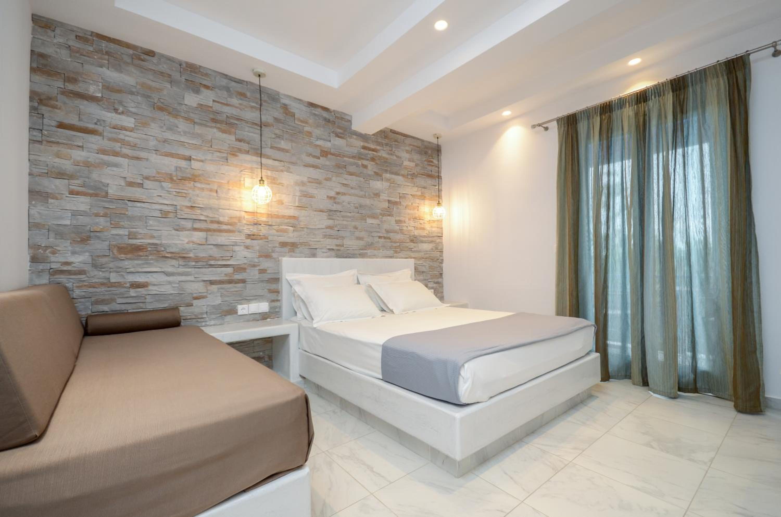Double Room - Photo 2