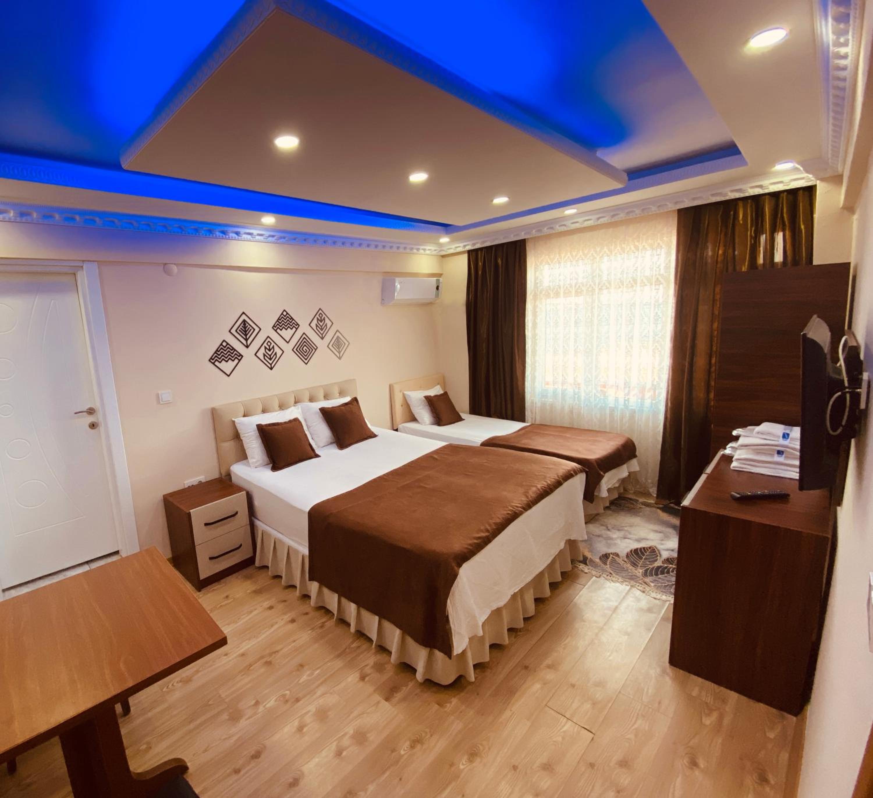Twin Room with Sea View - Photo 6