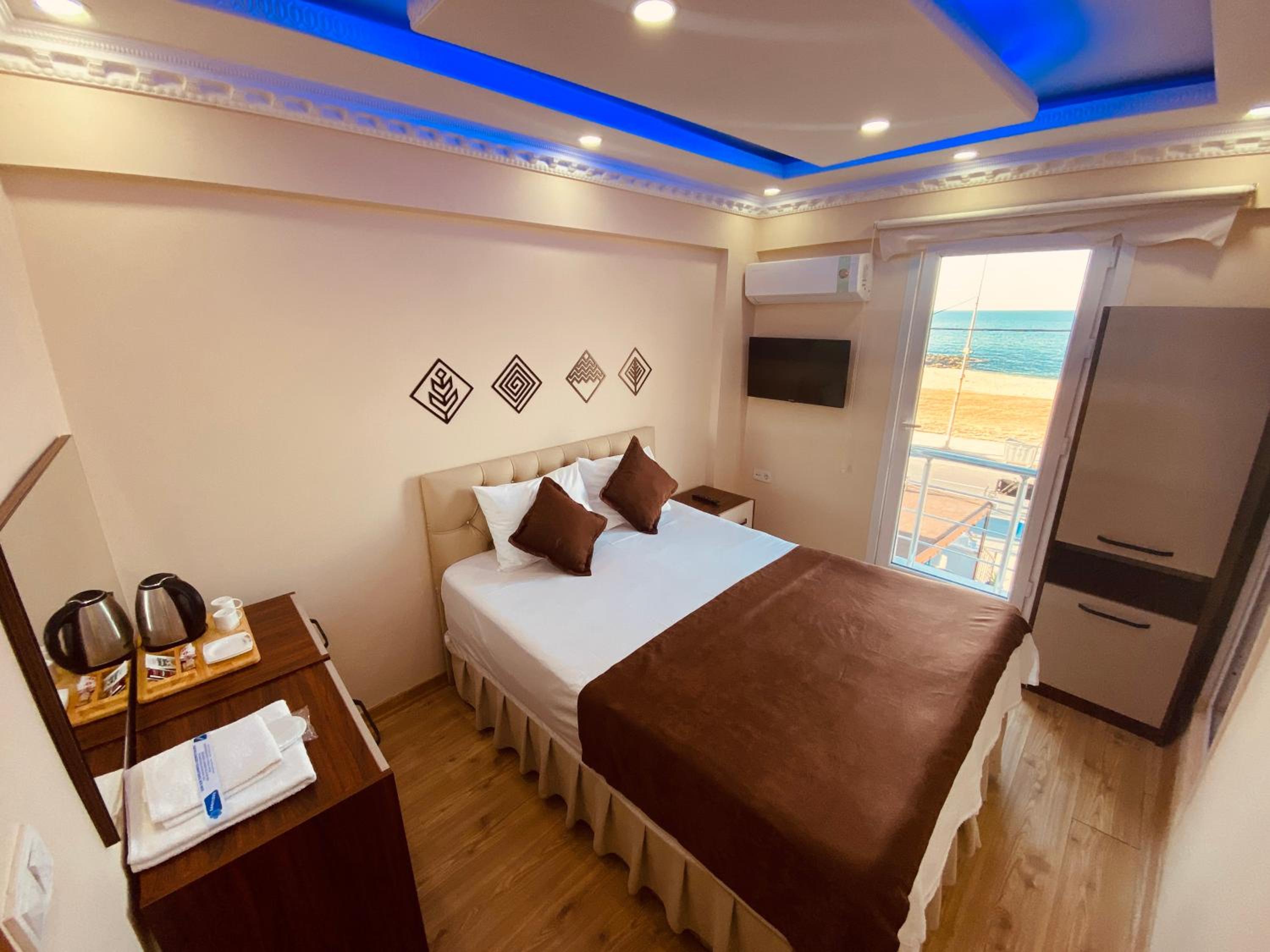 Double Room with Sea View - Photo 4