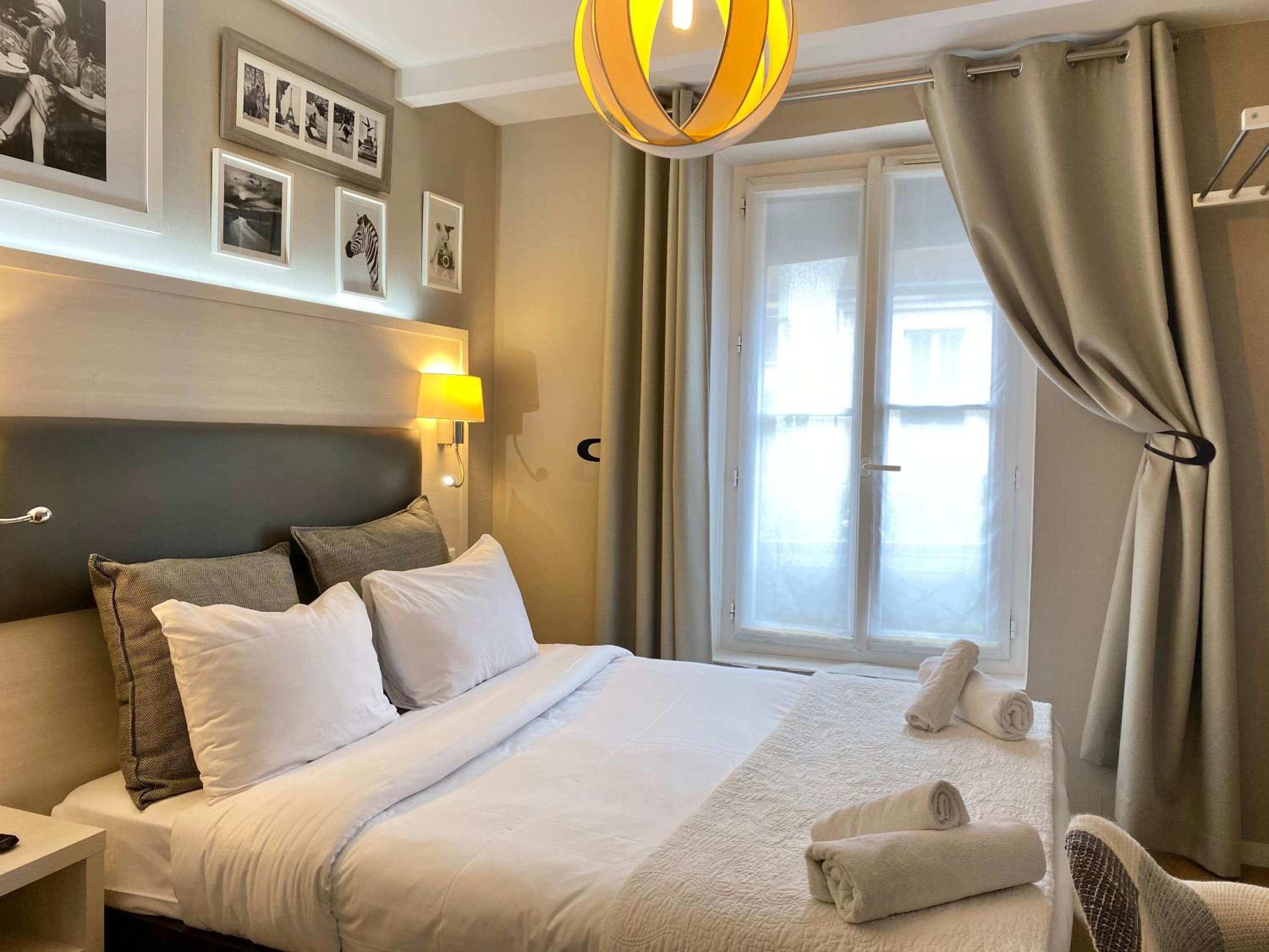Double Room thumbnail 5