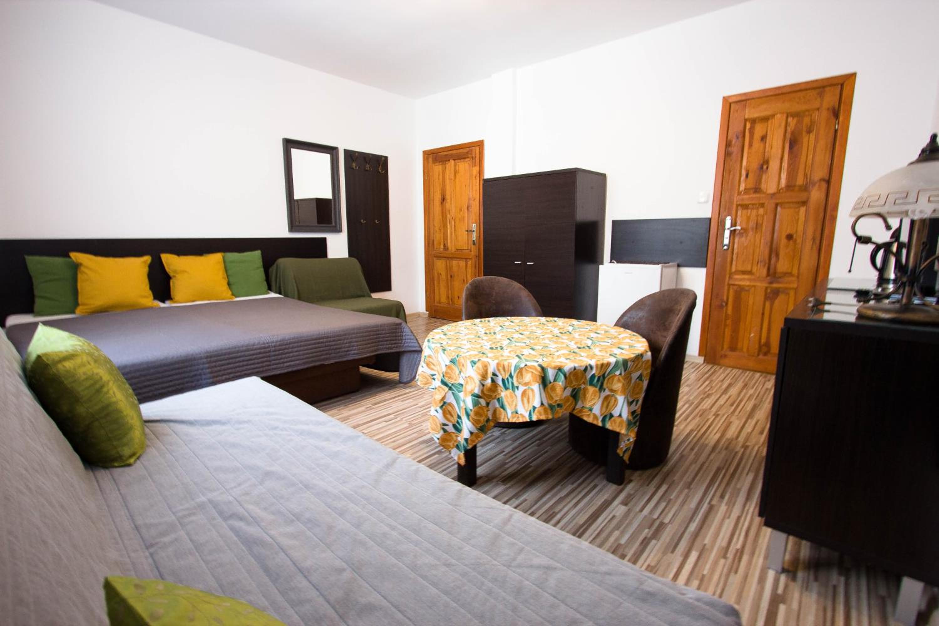 Quadruple Room with Private Bathroom photo 3