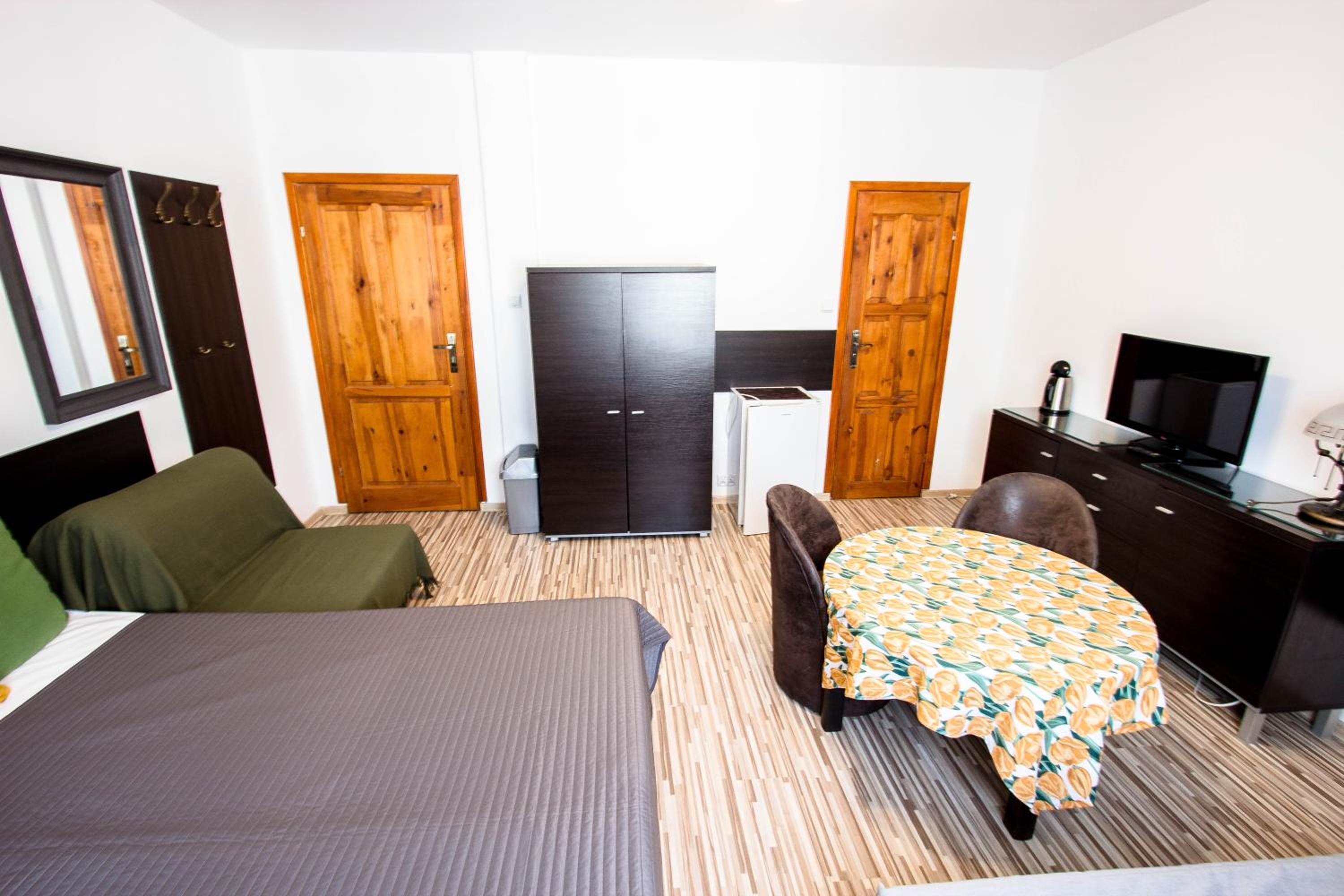 Quadruple Room with Private Bathroom photo 1
