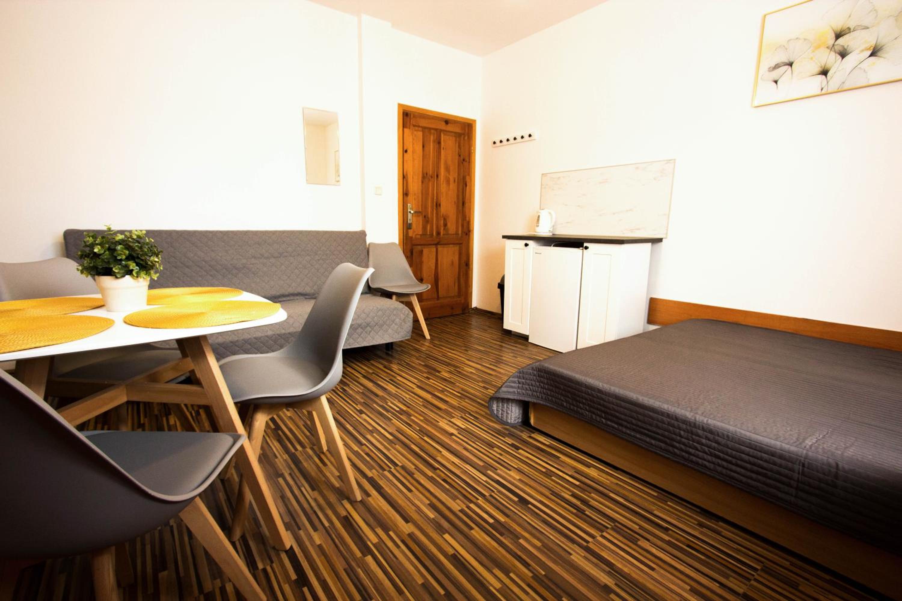 Quadruple Room with Private Bathroom photo 2