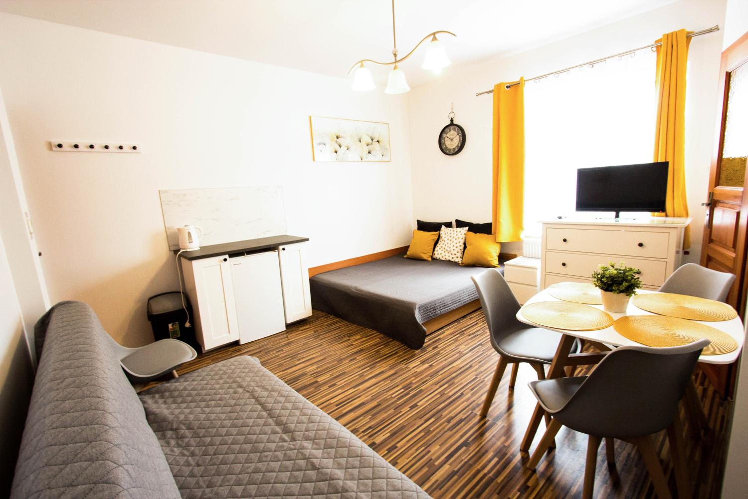 Quadruple Room with Private Bathroom photo 1