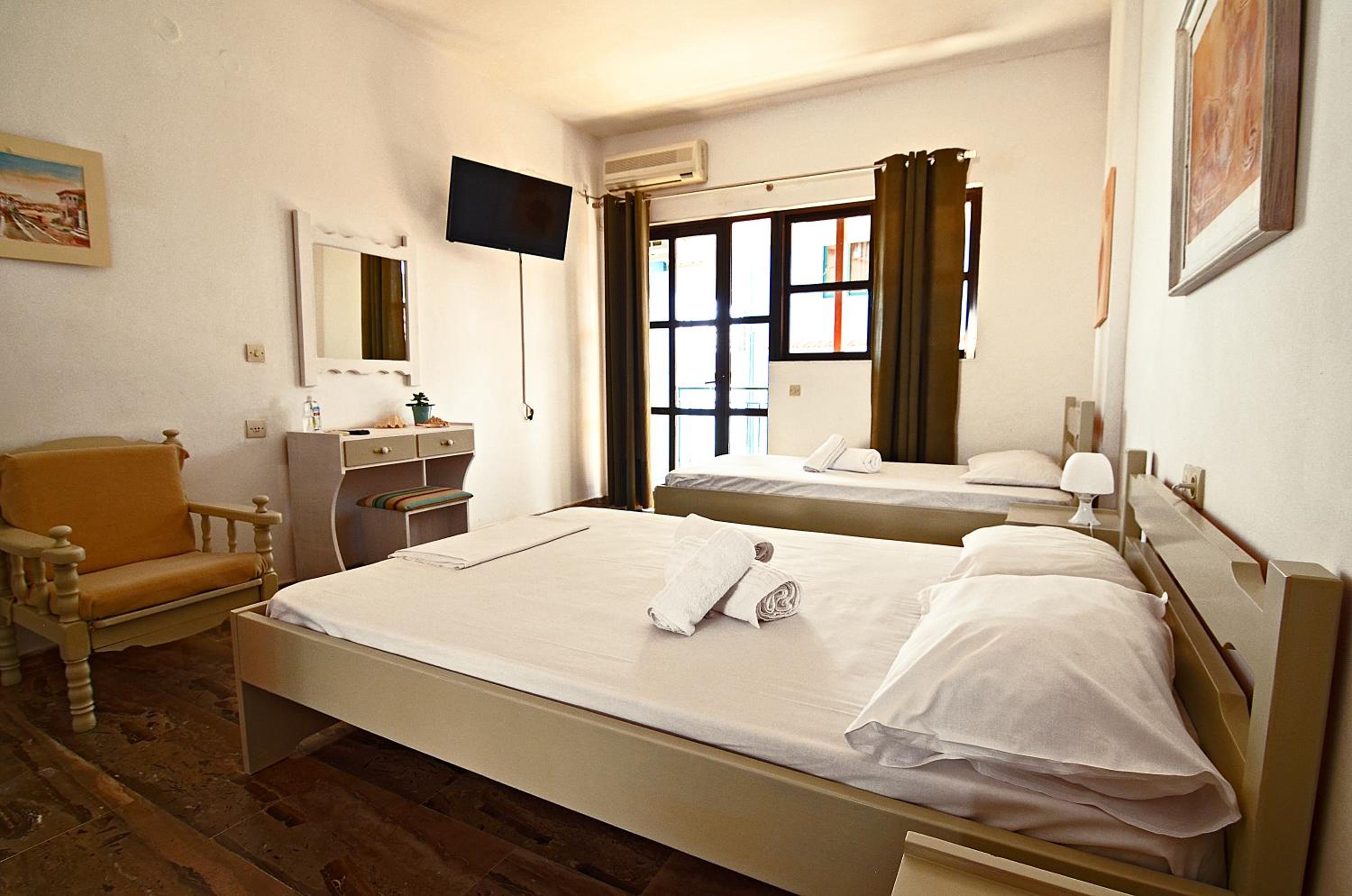 Triple Room - Photo 12