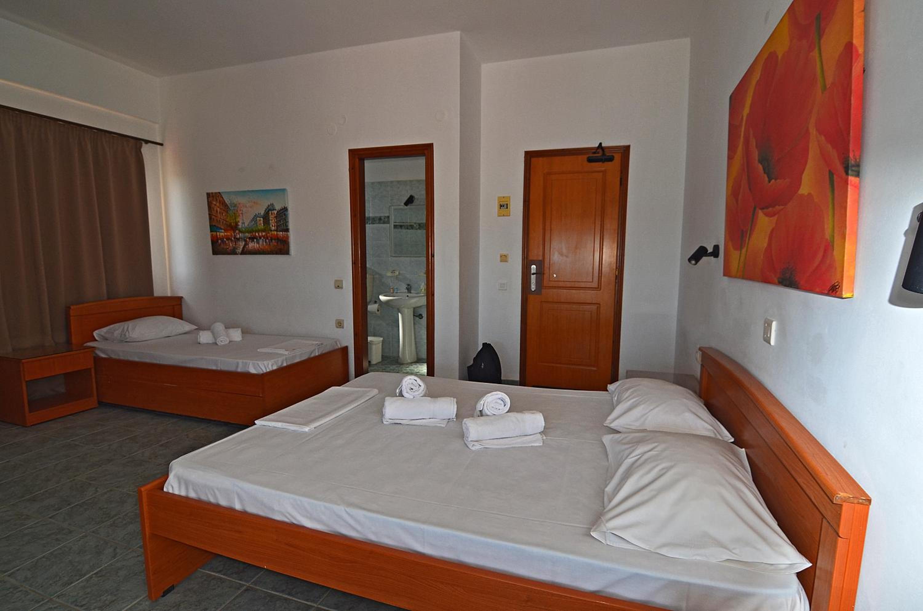 Triple Room - Photo 9