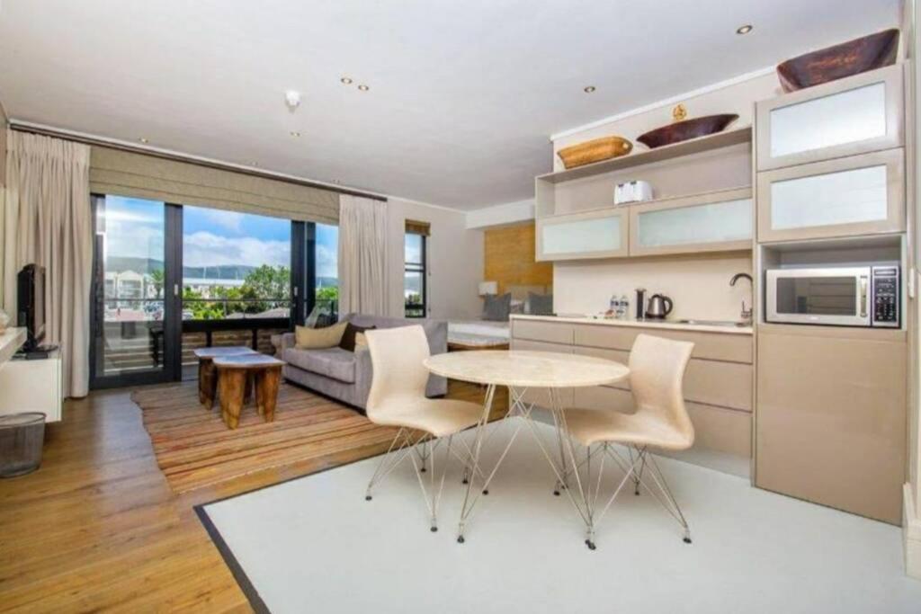 Studio Apartment photo 1