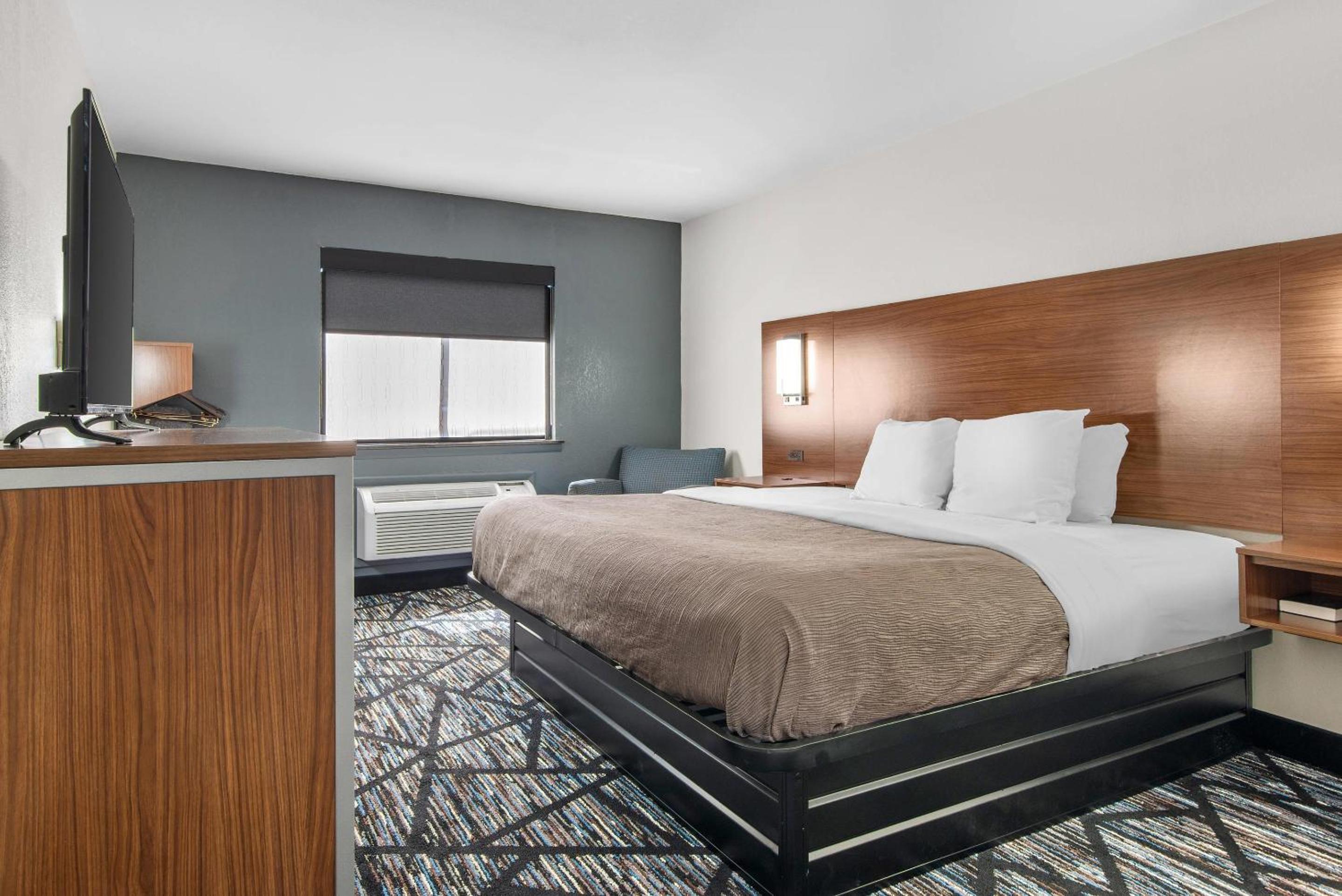 King Room - Accessible/Non-Smoking