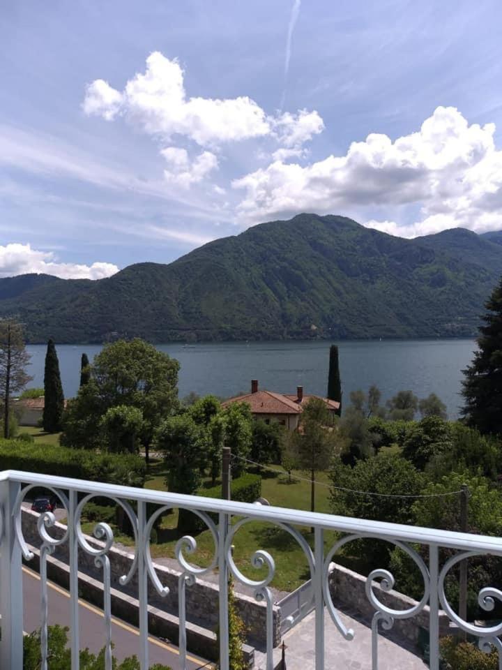 Double or Twin Room with Lake View - Photo 10