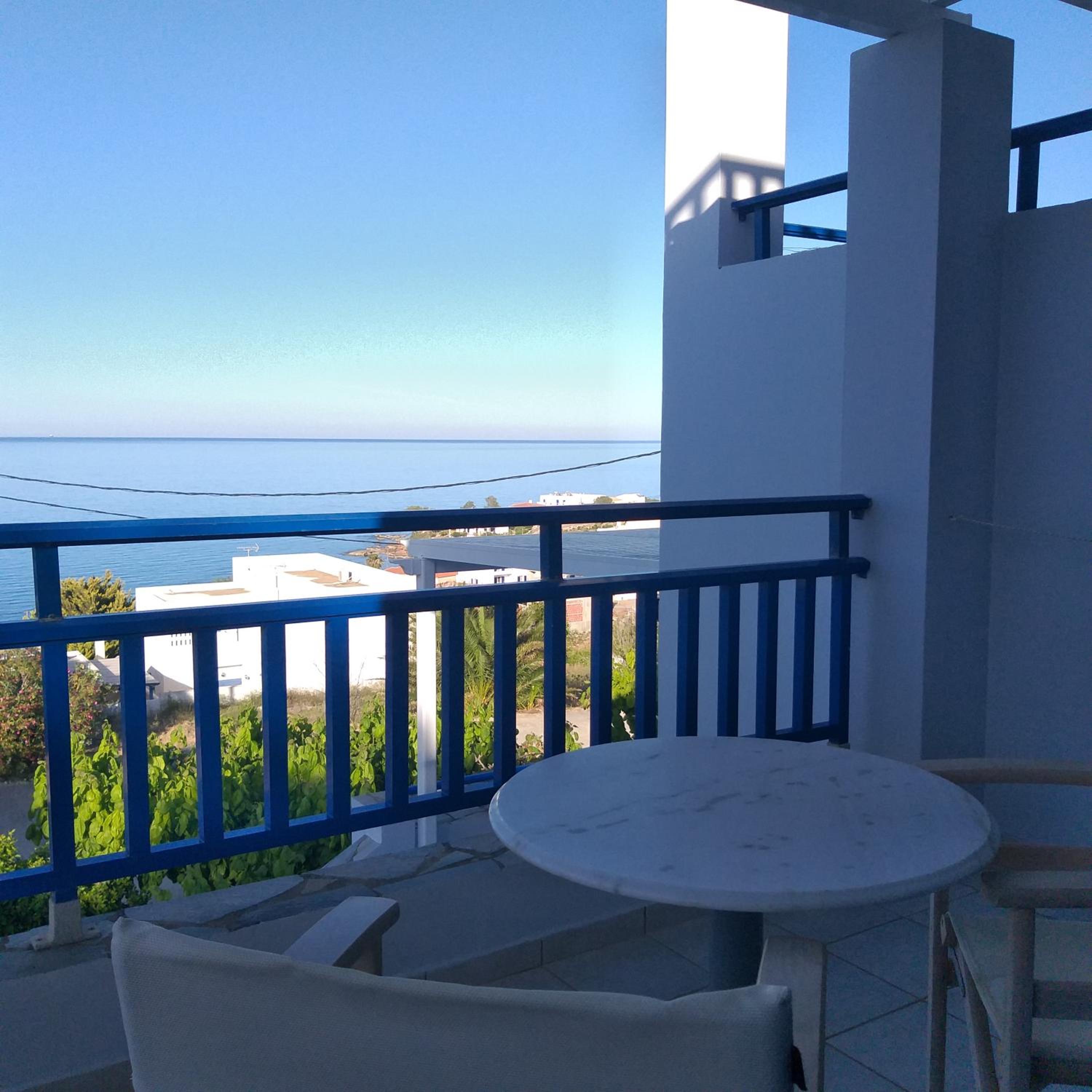 Standard Twin Room with Sea View - Photo 6