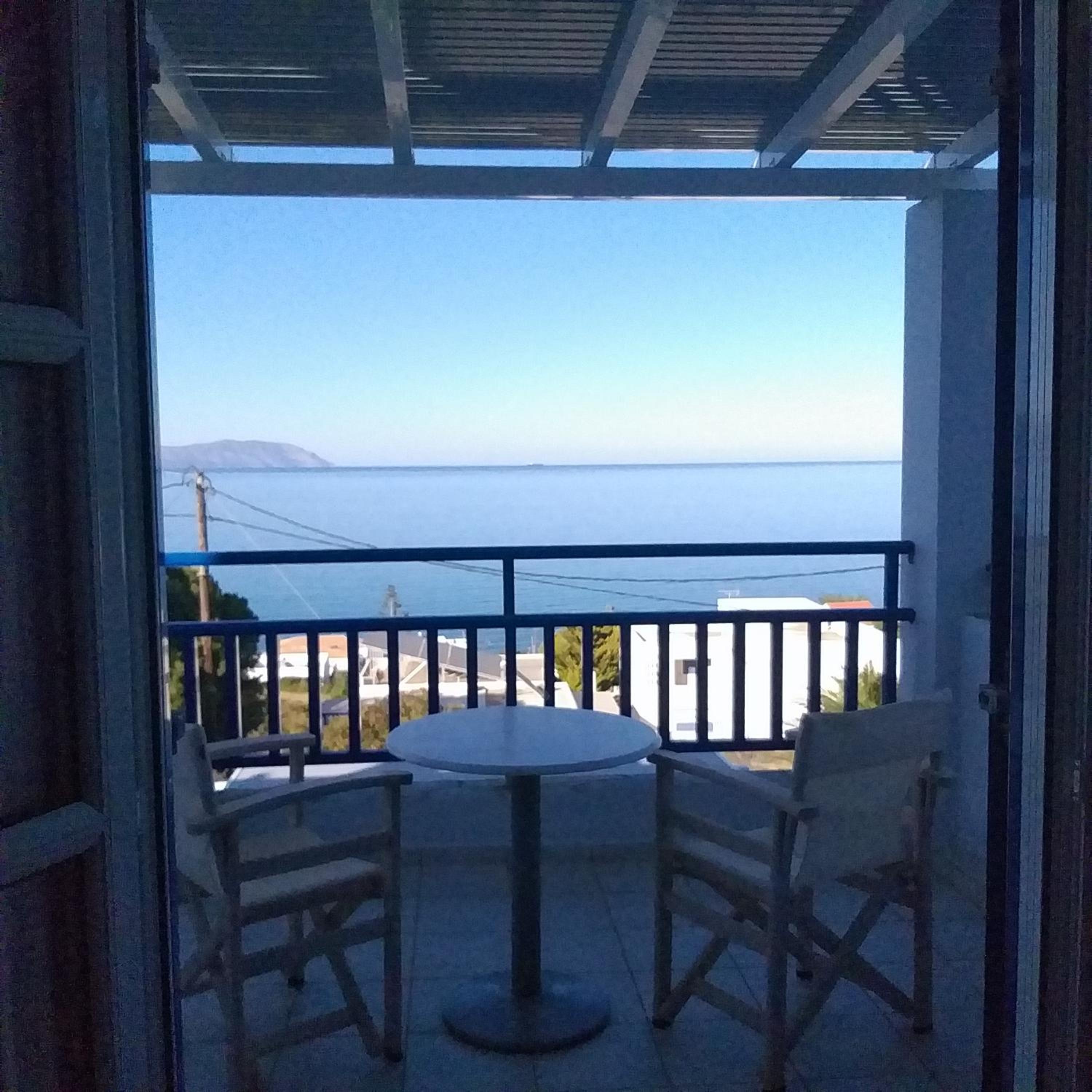 Standard Twin Room with Sea View - Photo 8