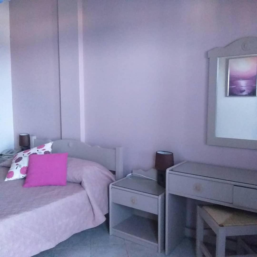 One-Bedroom Apartment with Sea View - Photo 12