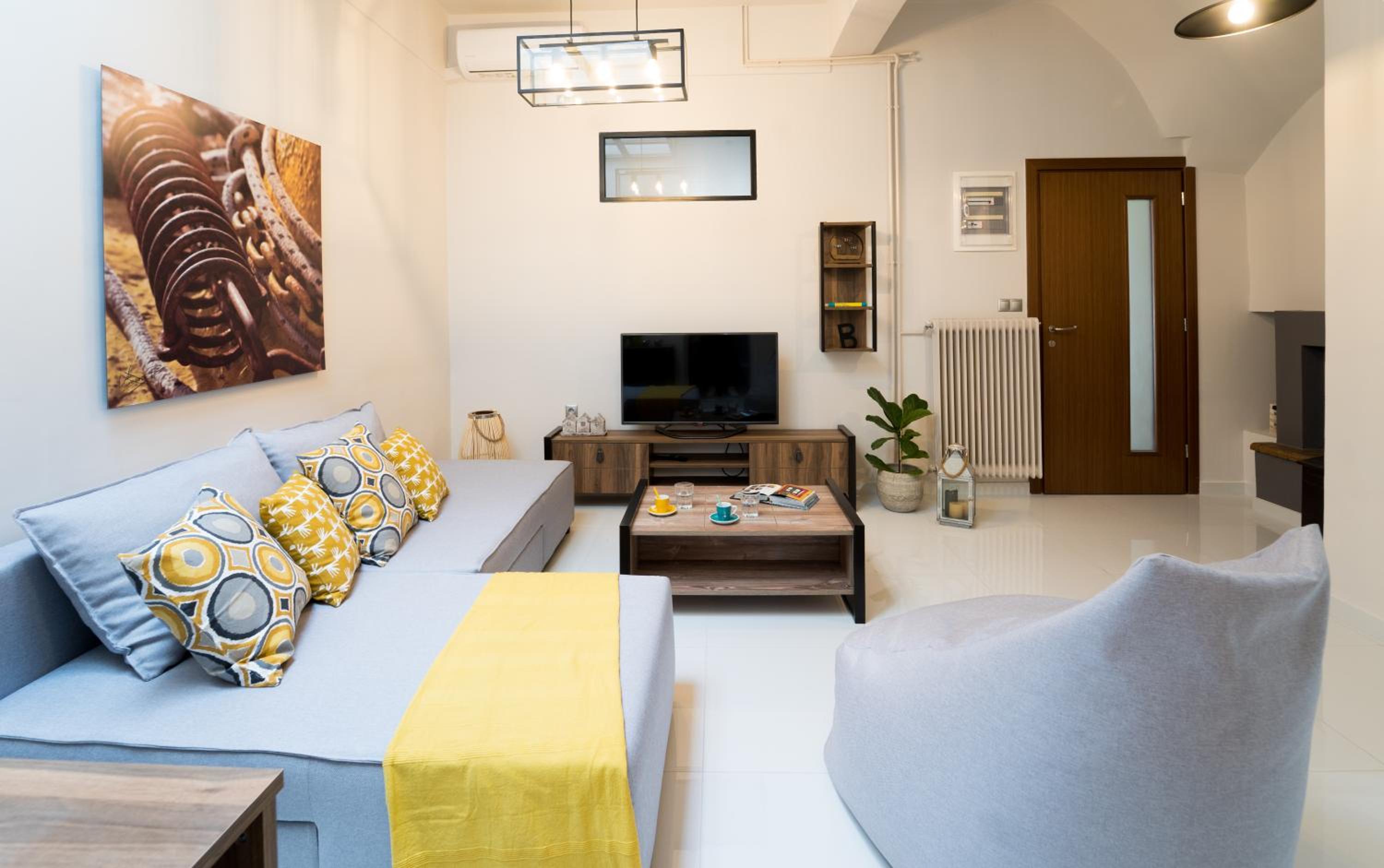 One-Bedroom Apartment photo 2