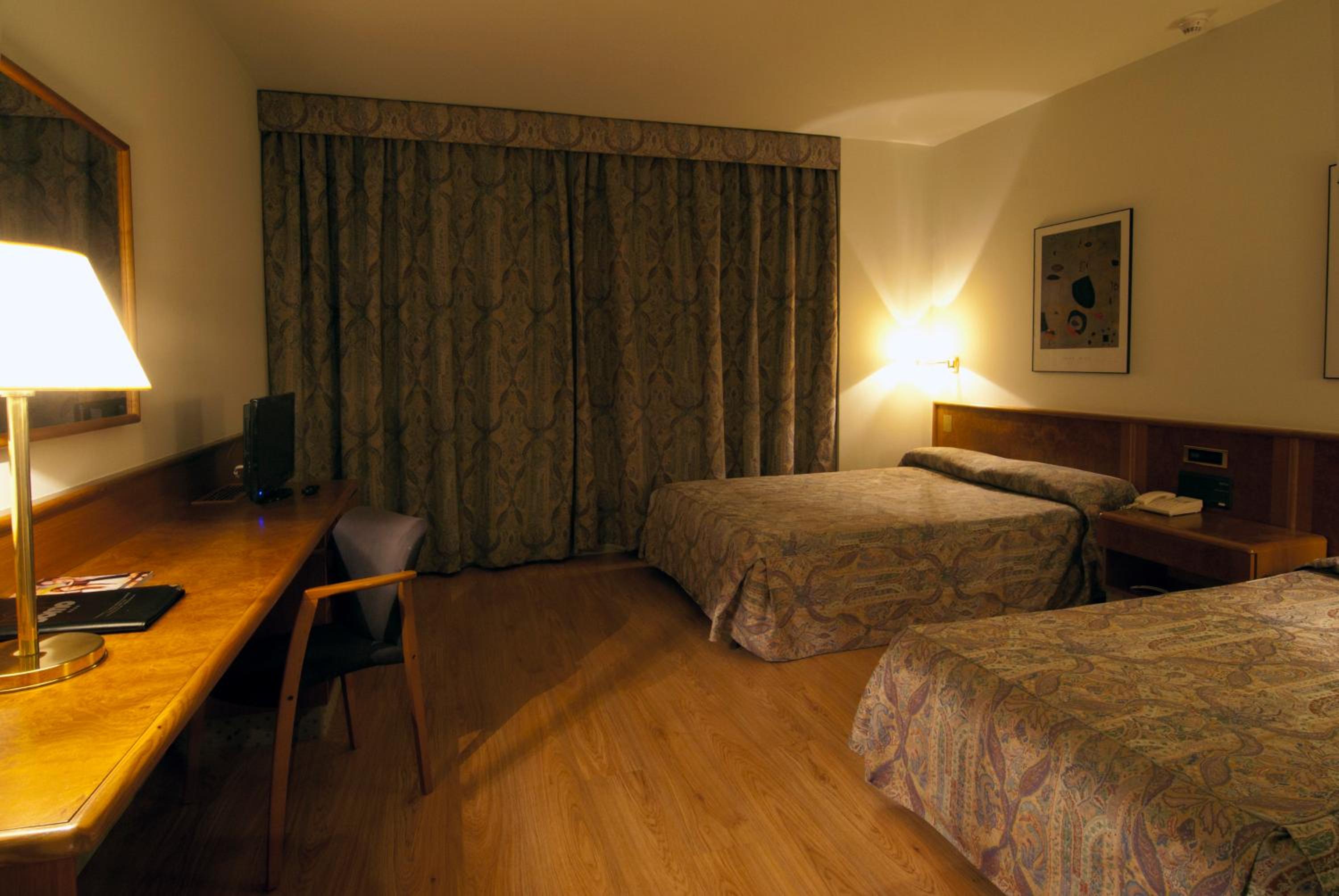 Double or Twin Room - Photo 5