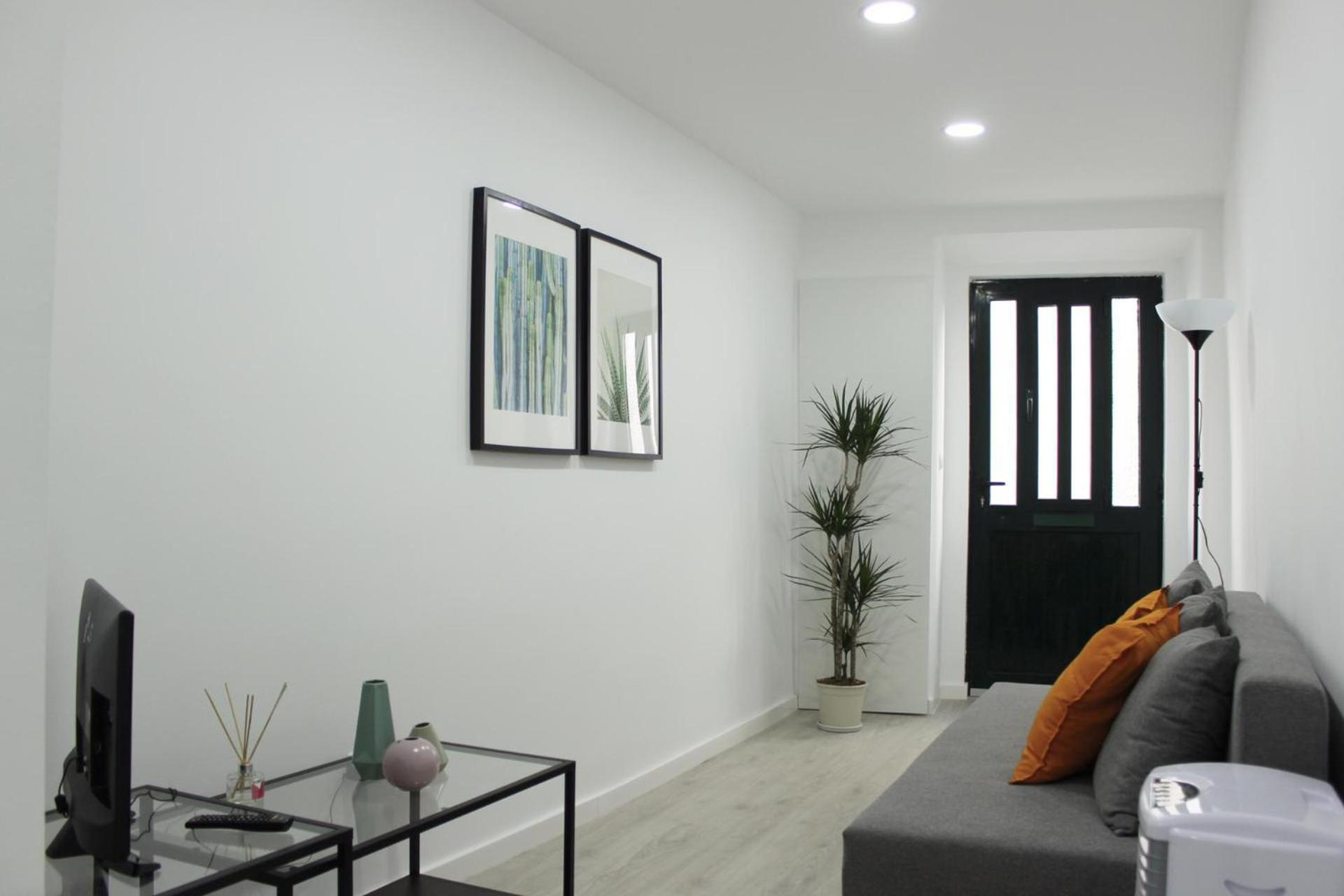 One-Bedroom Apartment photo 2