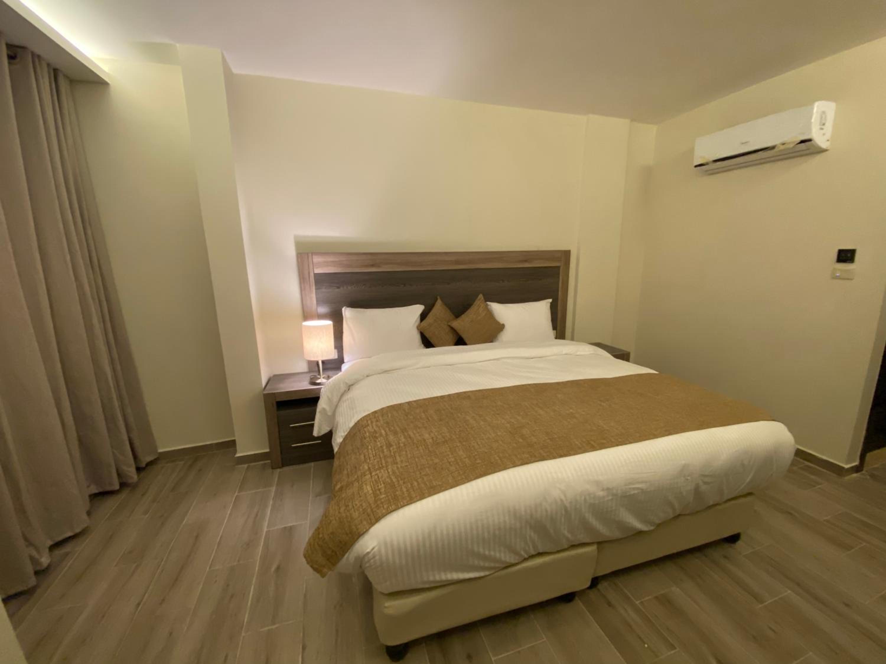 Deluxe Double Room - Photo 19