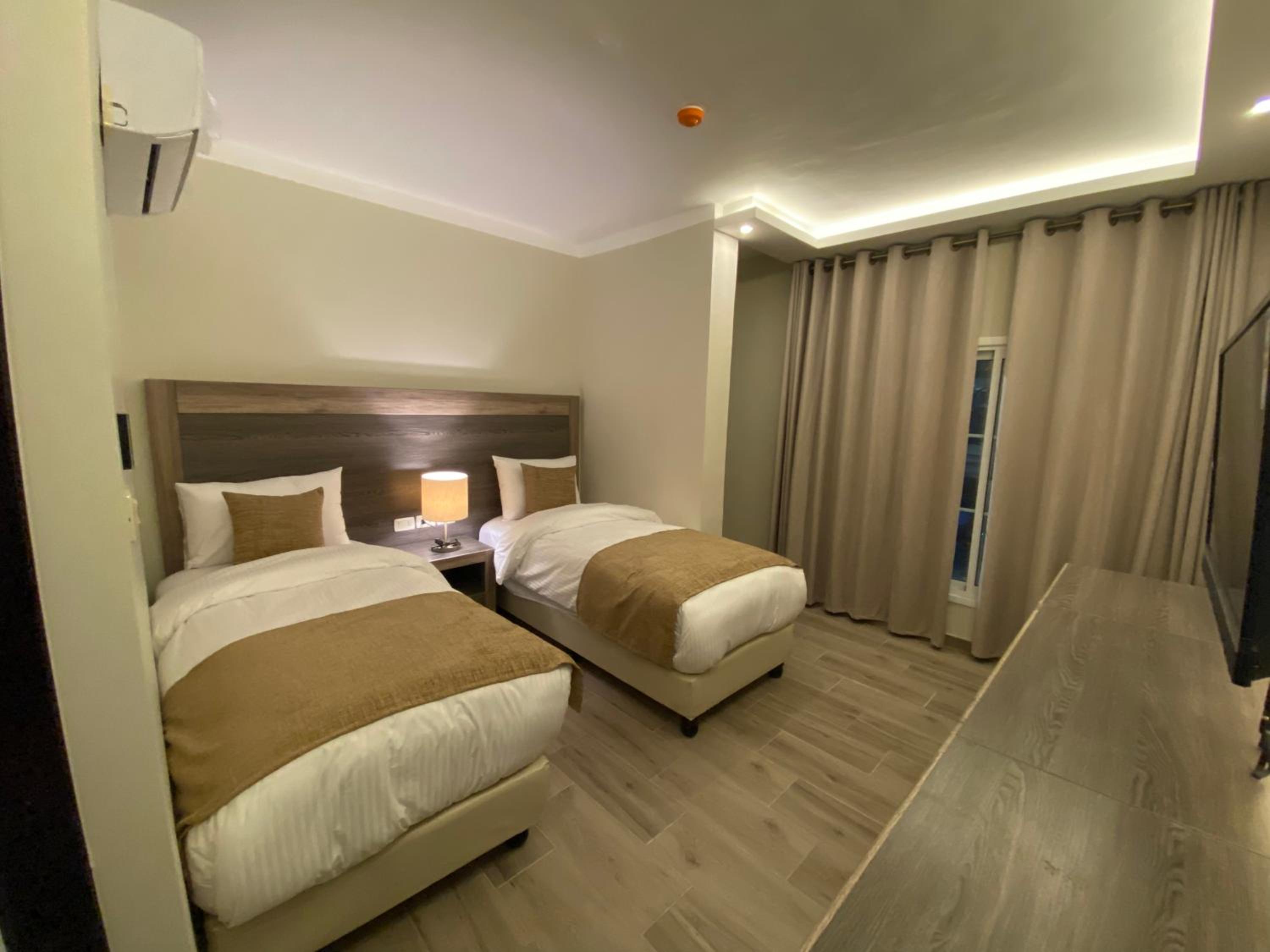 Deluxe Twin Room - Photo 8