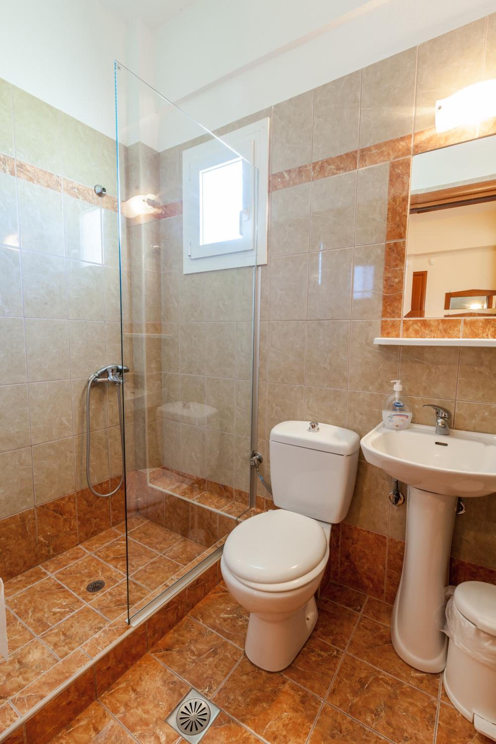 Economy Triple Room photo 1