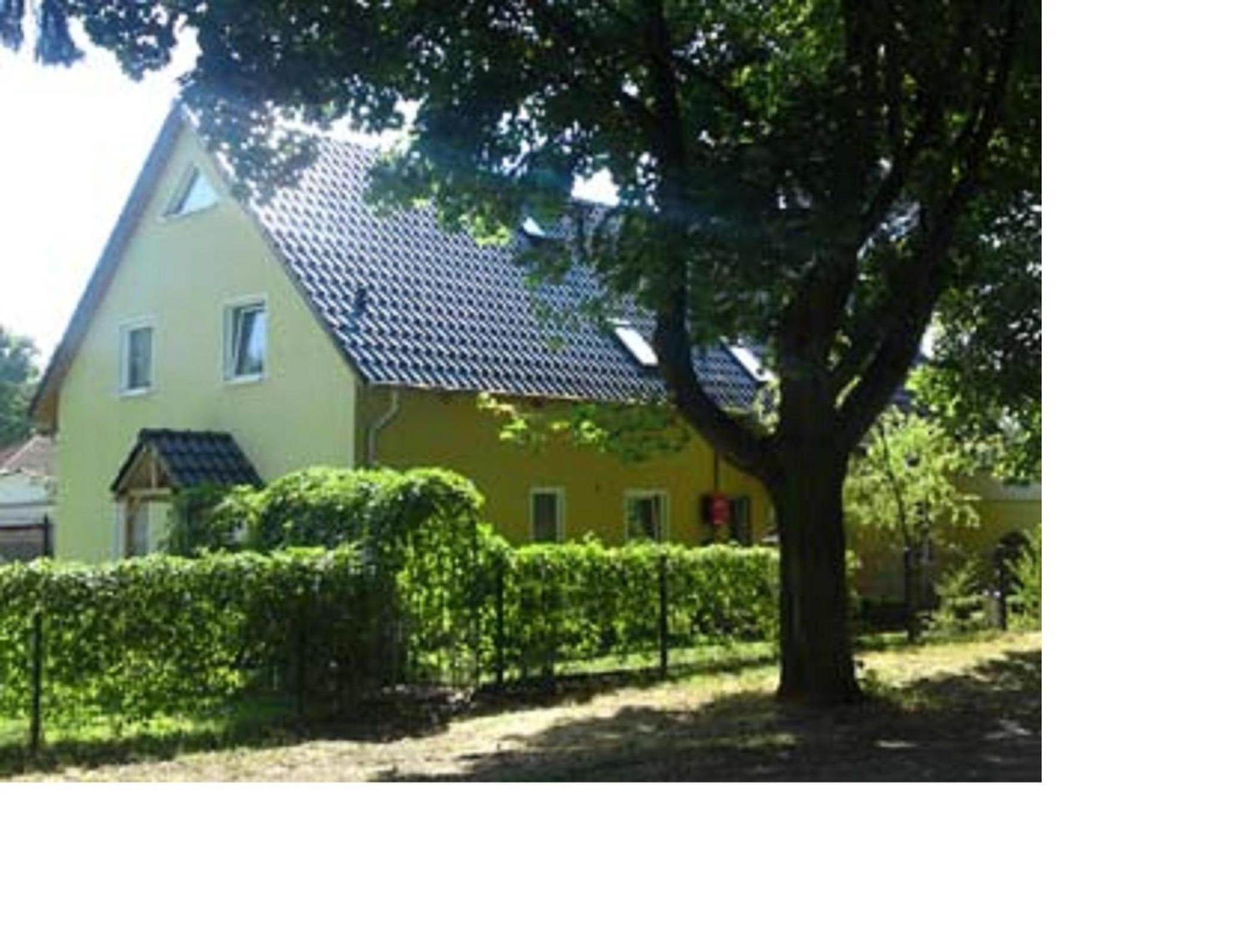Three-Bedroom House photo 2