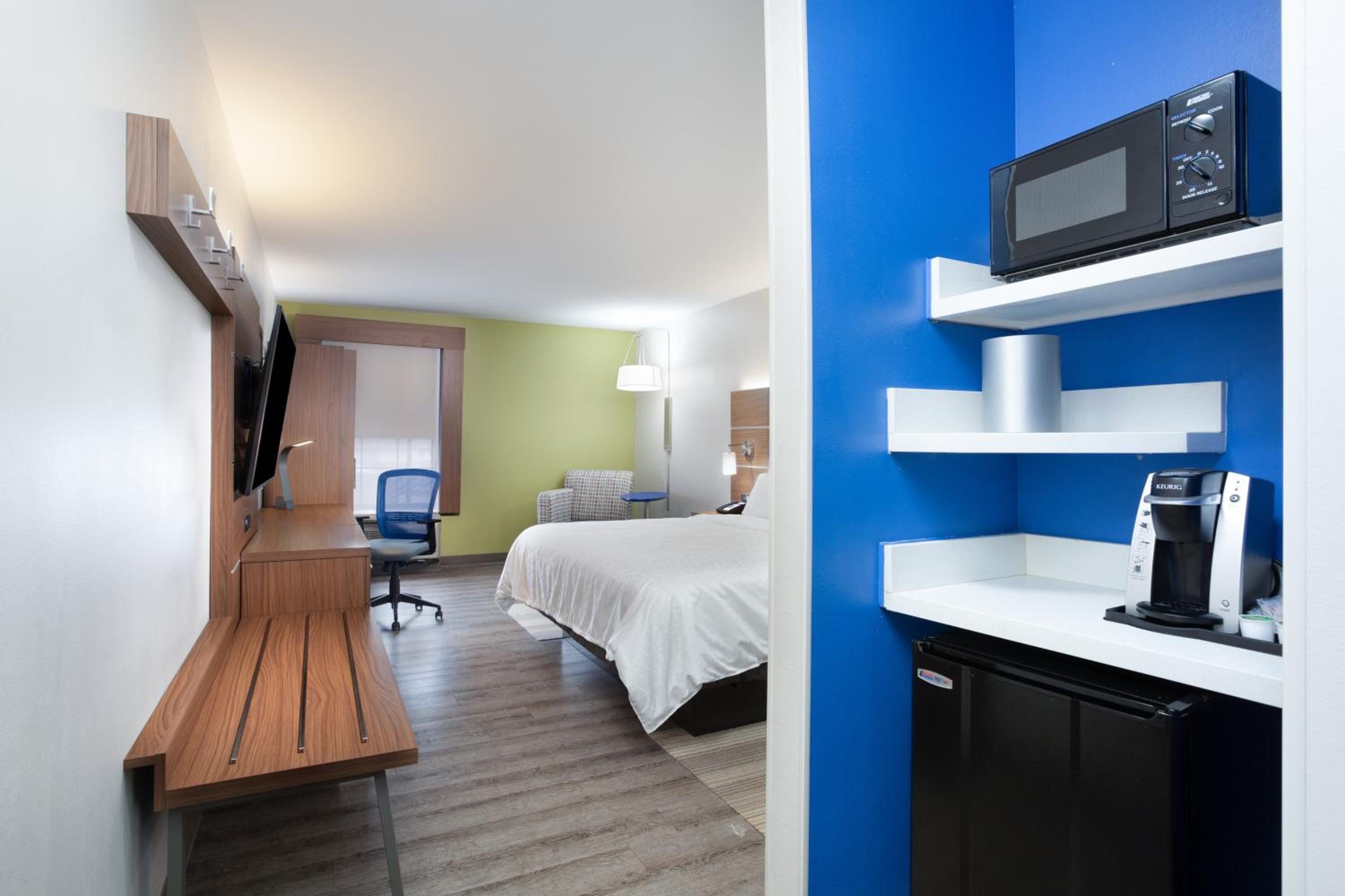 King Suite with Sofa Bed - Photo 4