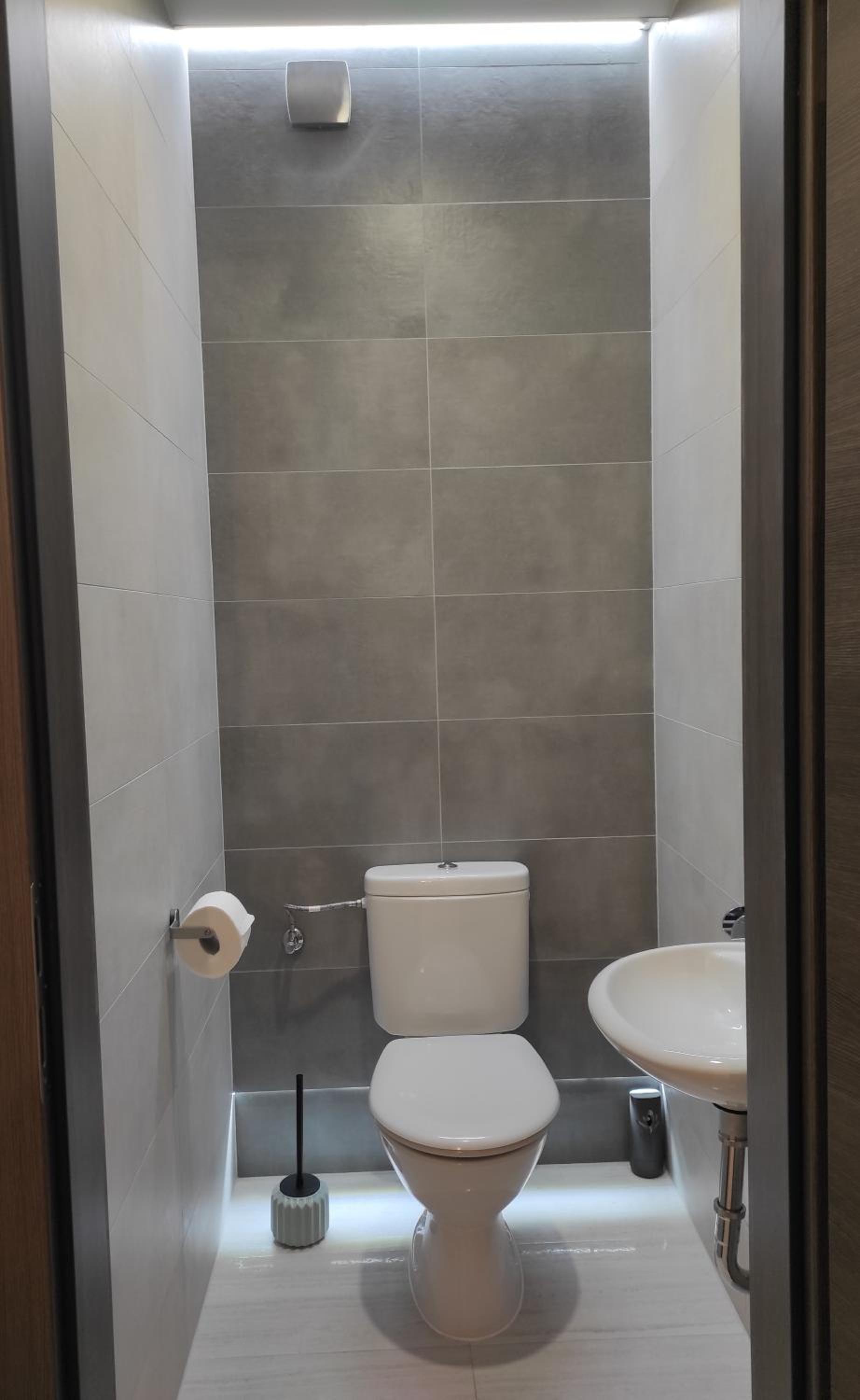 One-Bedroom Apartment with Balcony and City View photo 3