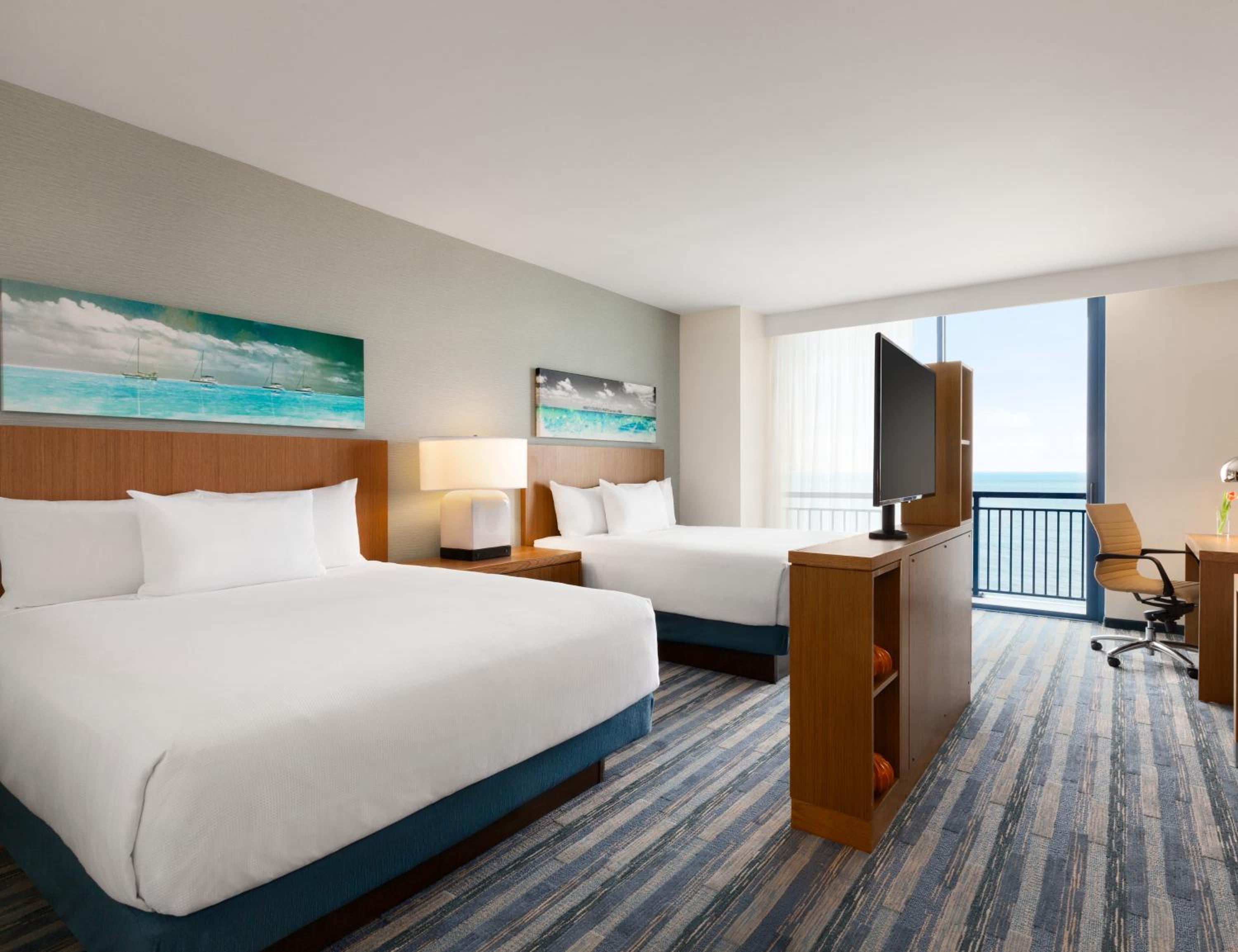 Oceanfront Studio with Two Queen Beds with Sofa Bed and Roll-in Shower - Disability Access