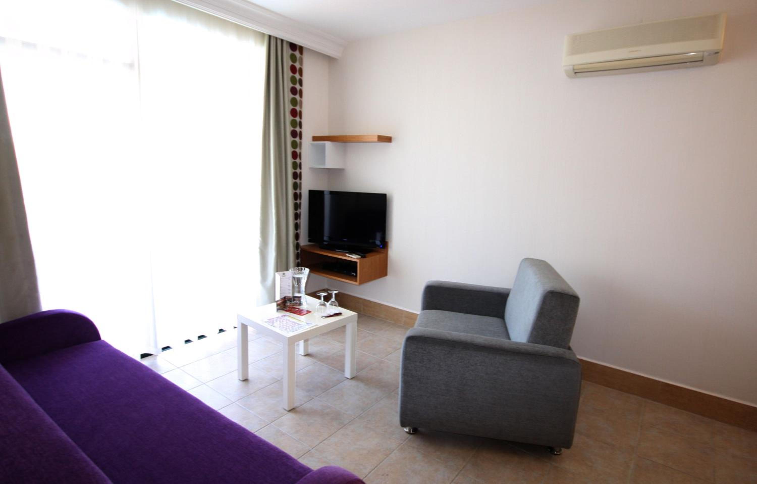Suite - Photo 8