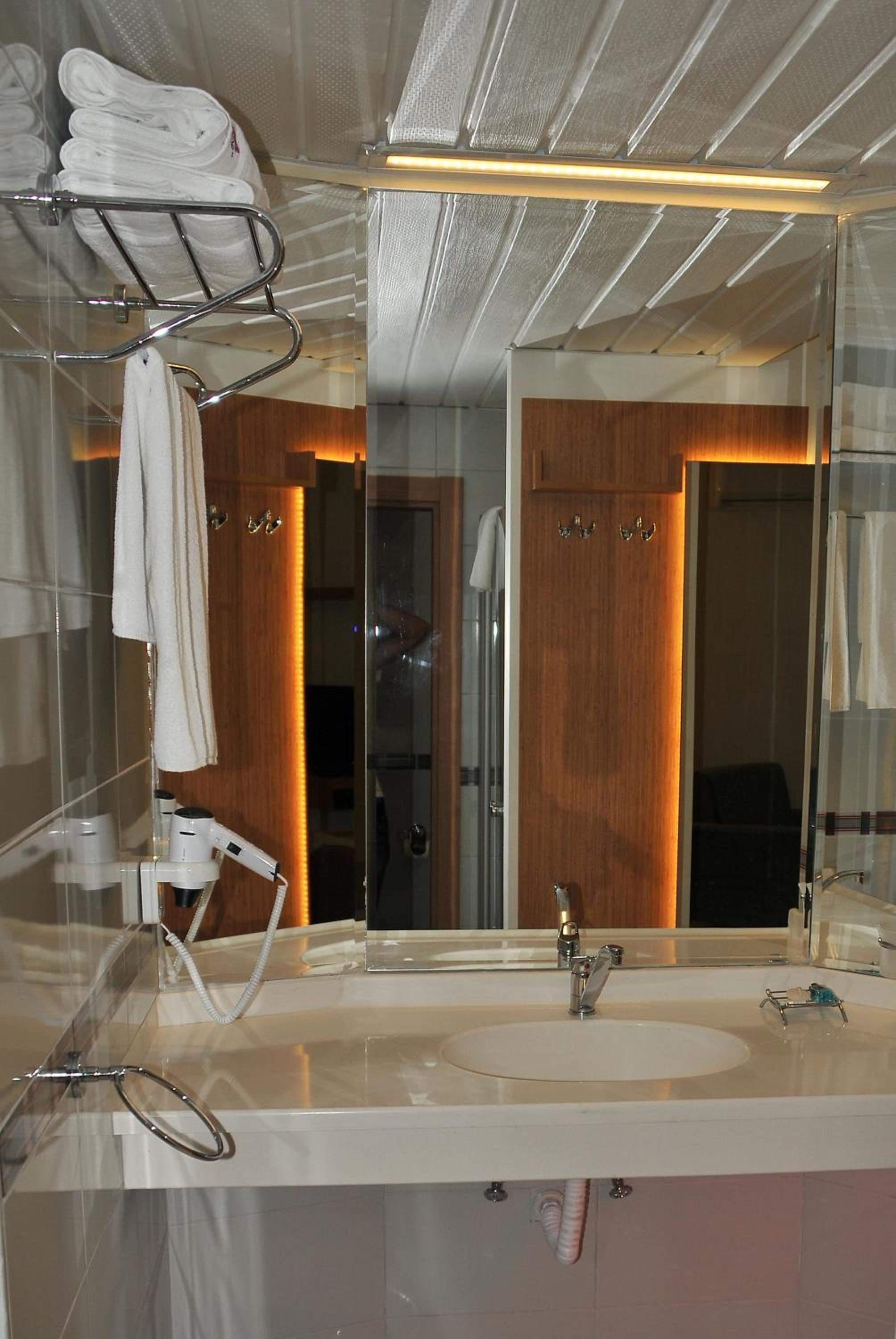 Suite - Photo 6