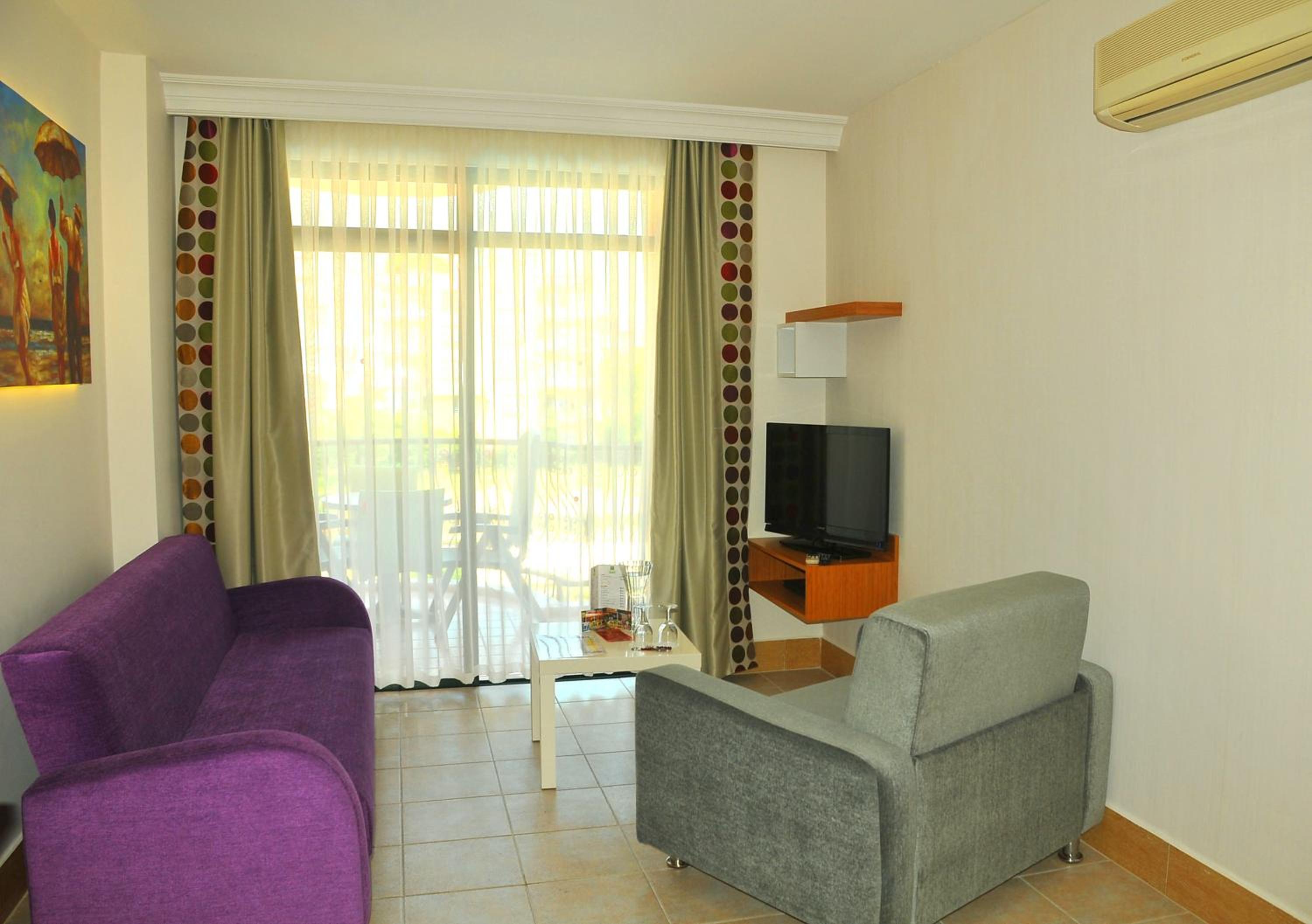 Suite - Photo 3