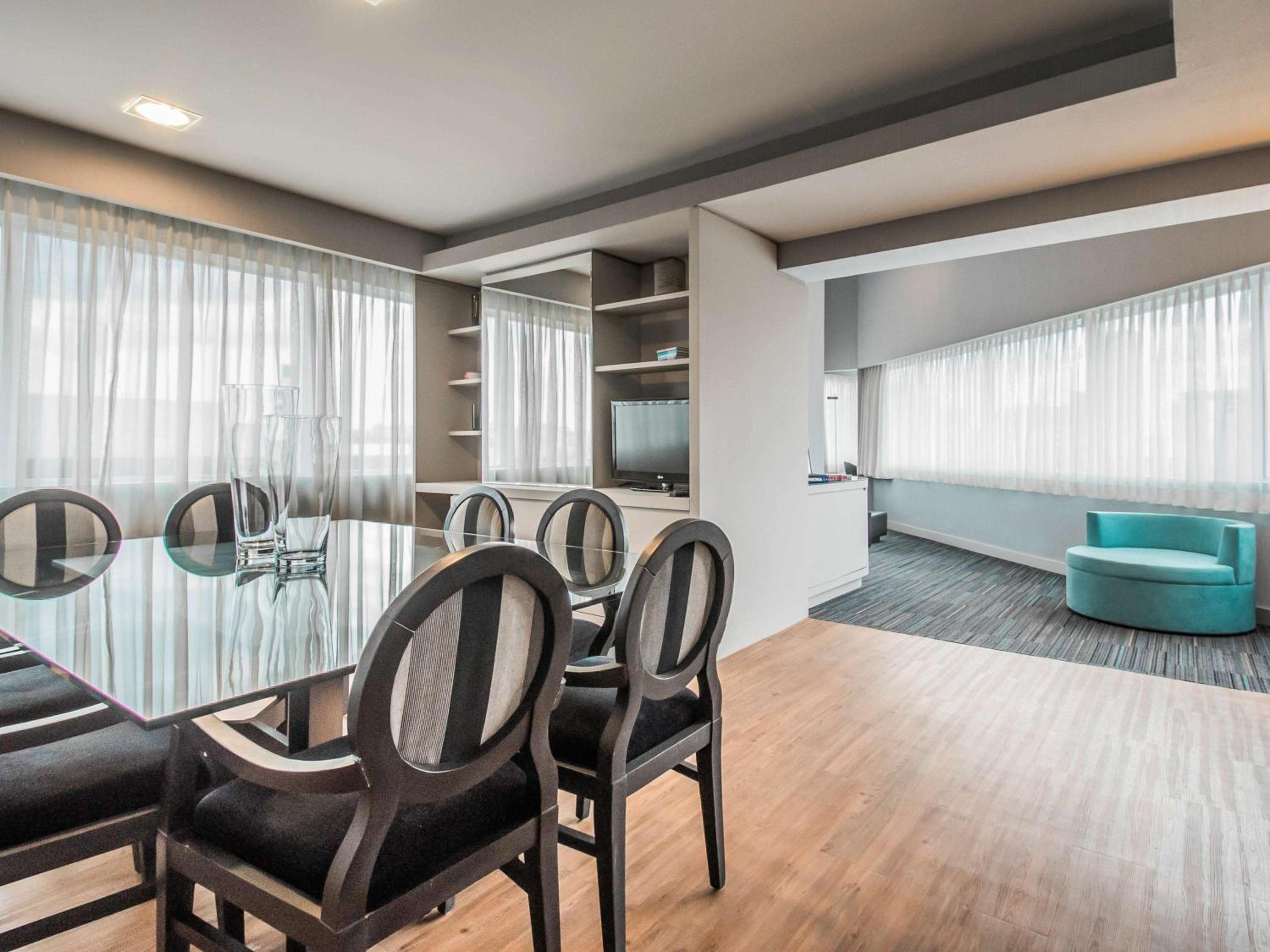 Presidential Suite with One King Bed and Bathtub photo 2