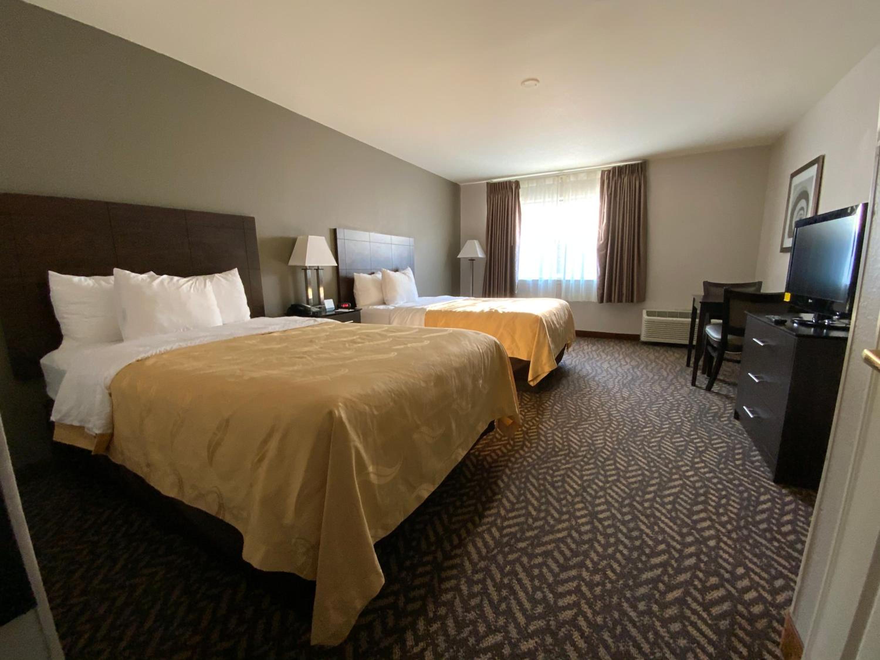 Double Room with Two Double Beds - Accessible/Non-Smoking - Photo 2