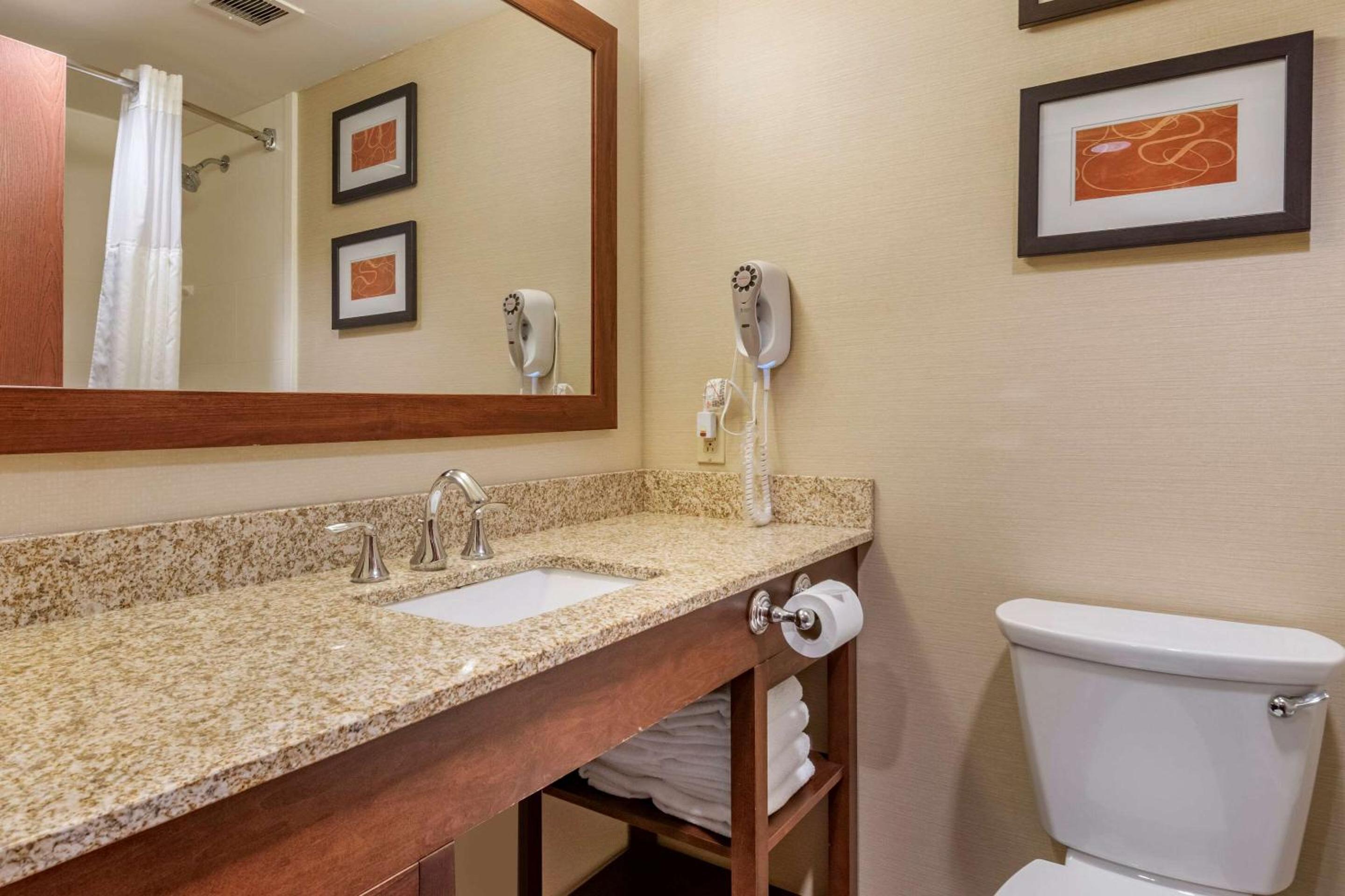 Double Suite with Two Double Beds - Non-Smoking - Photo 2