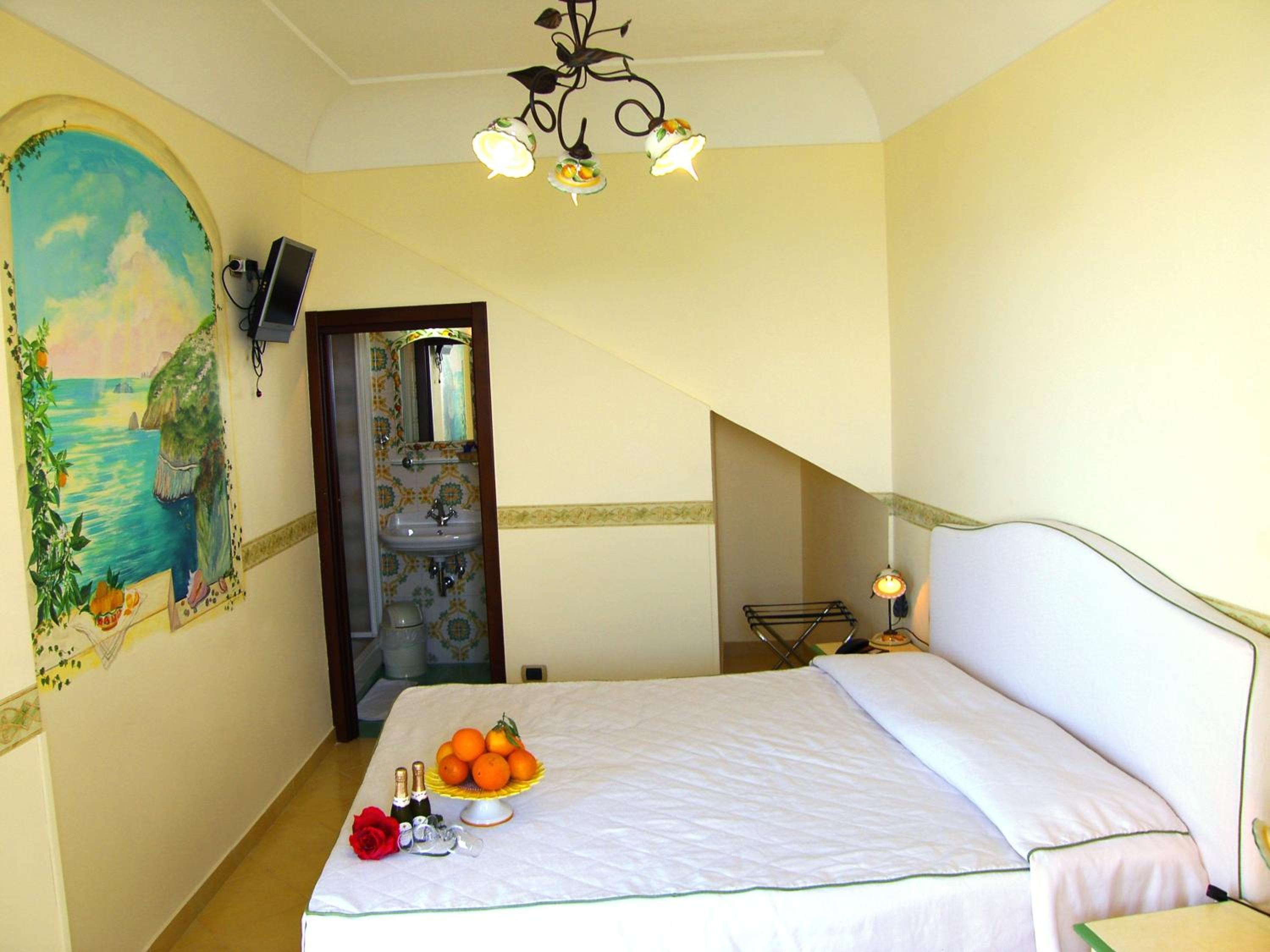 Standard Double or Twin Room - Photo 6
