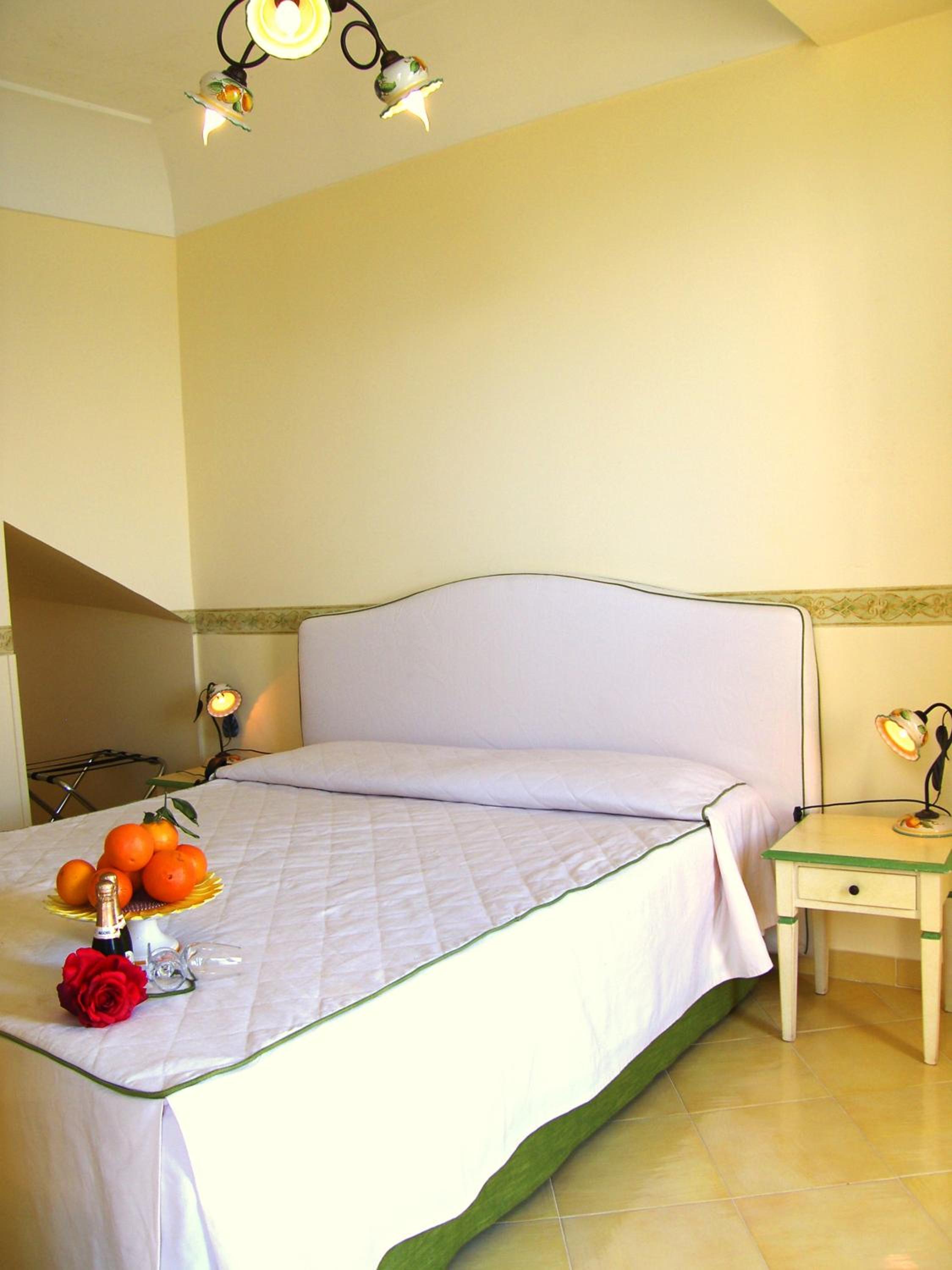 Standard Double or Twin Room - Photo 5