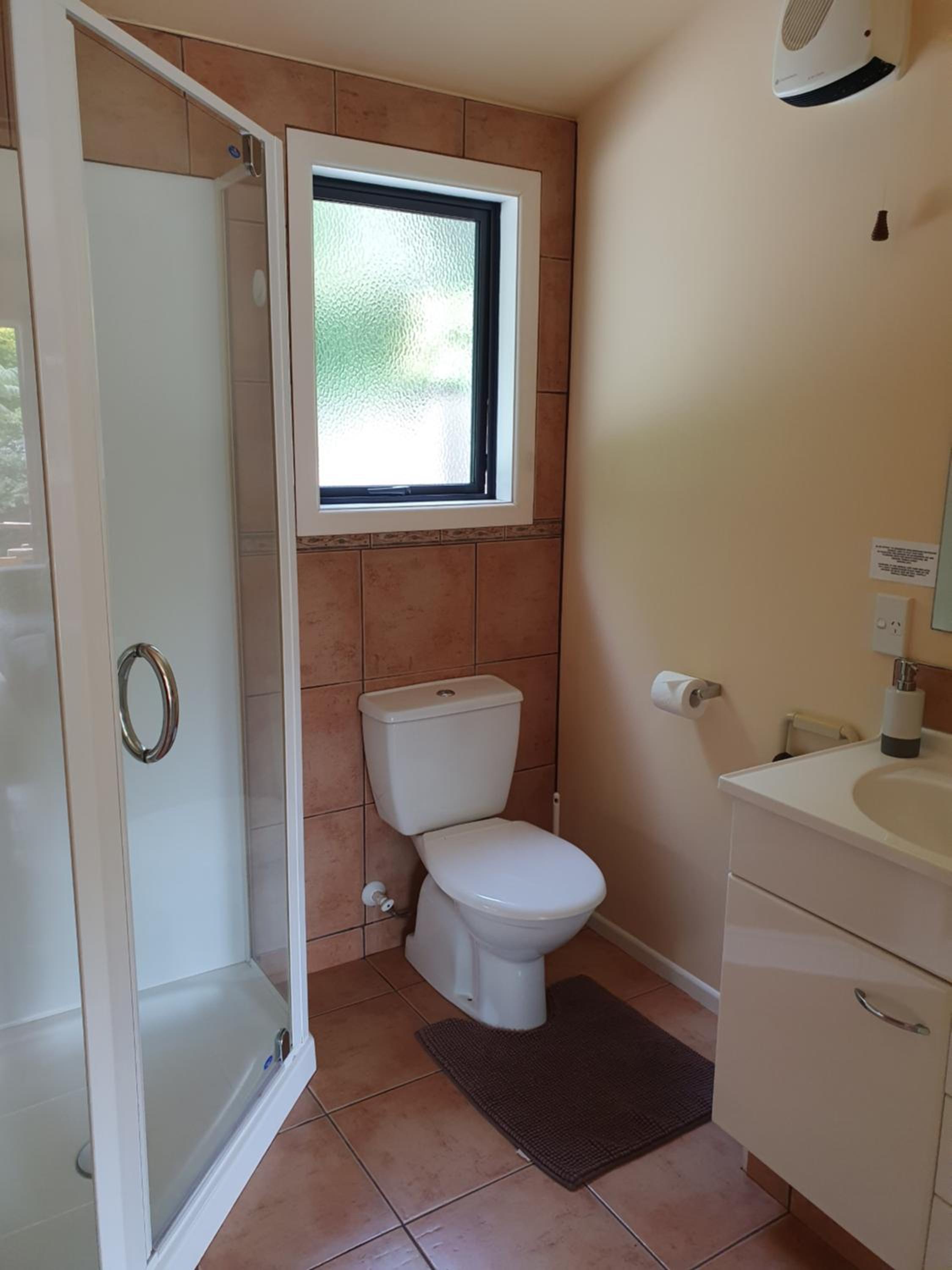 Deluxe Queen Suite - Photo 9
