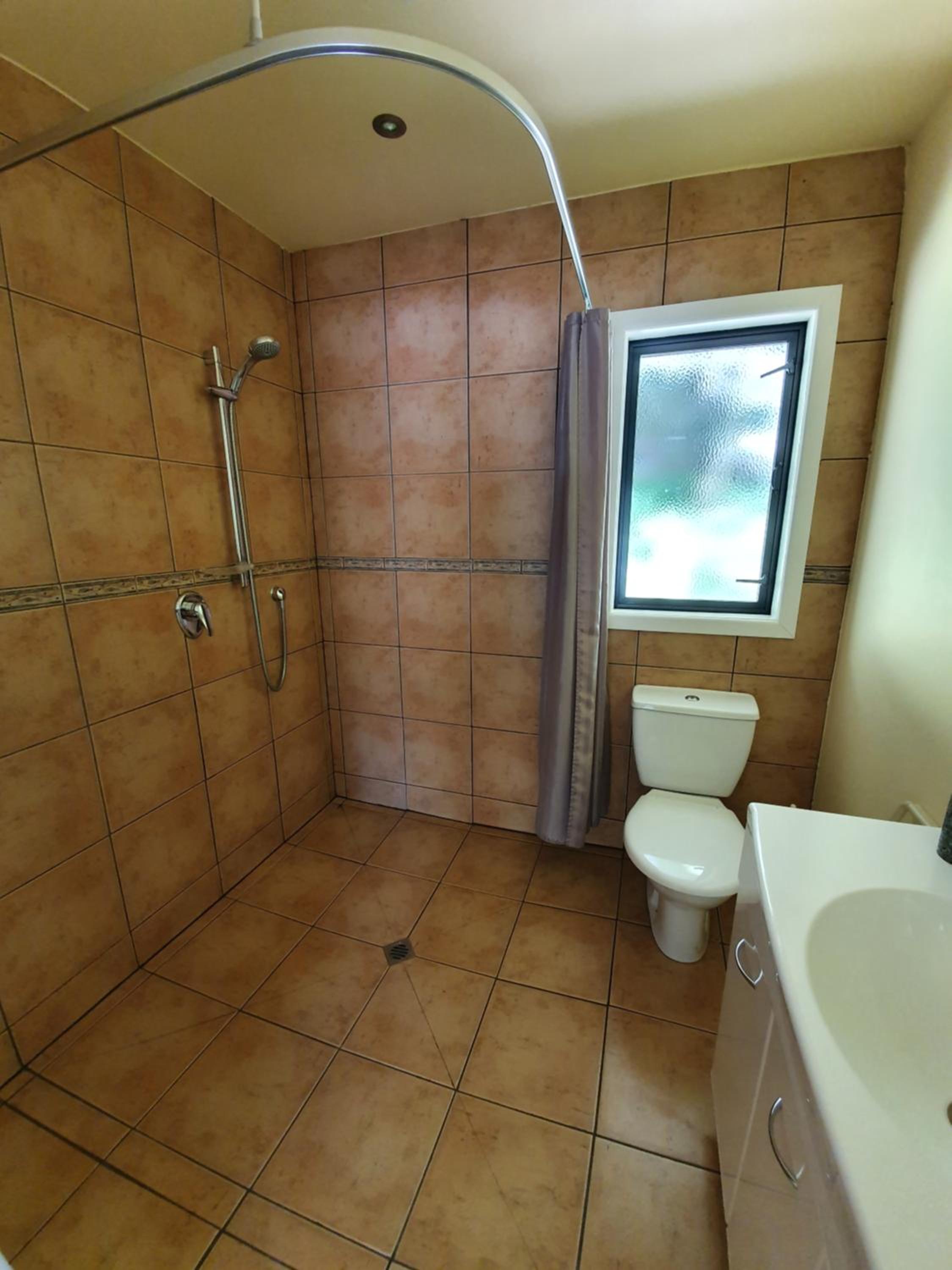 Deluxe Queen Suite - Photo 7