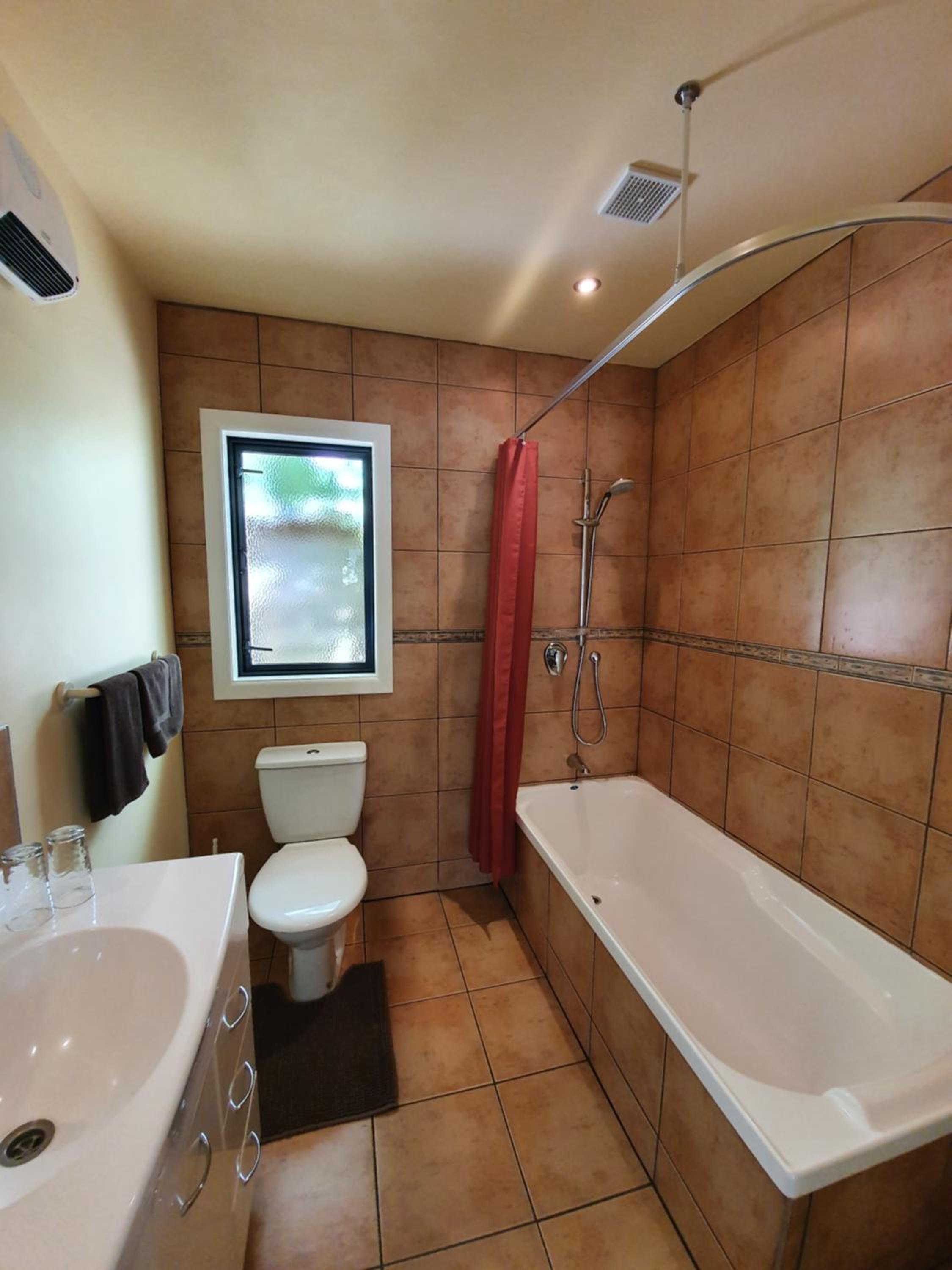 Deluxe Queen Suite - Photo 6