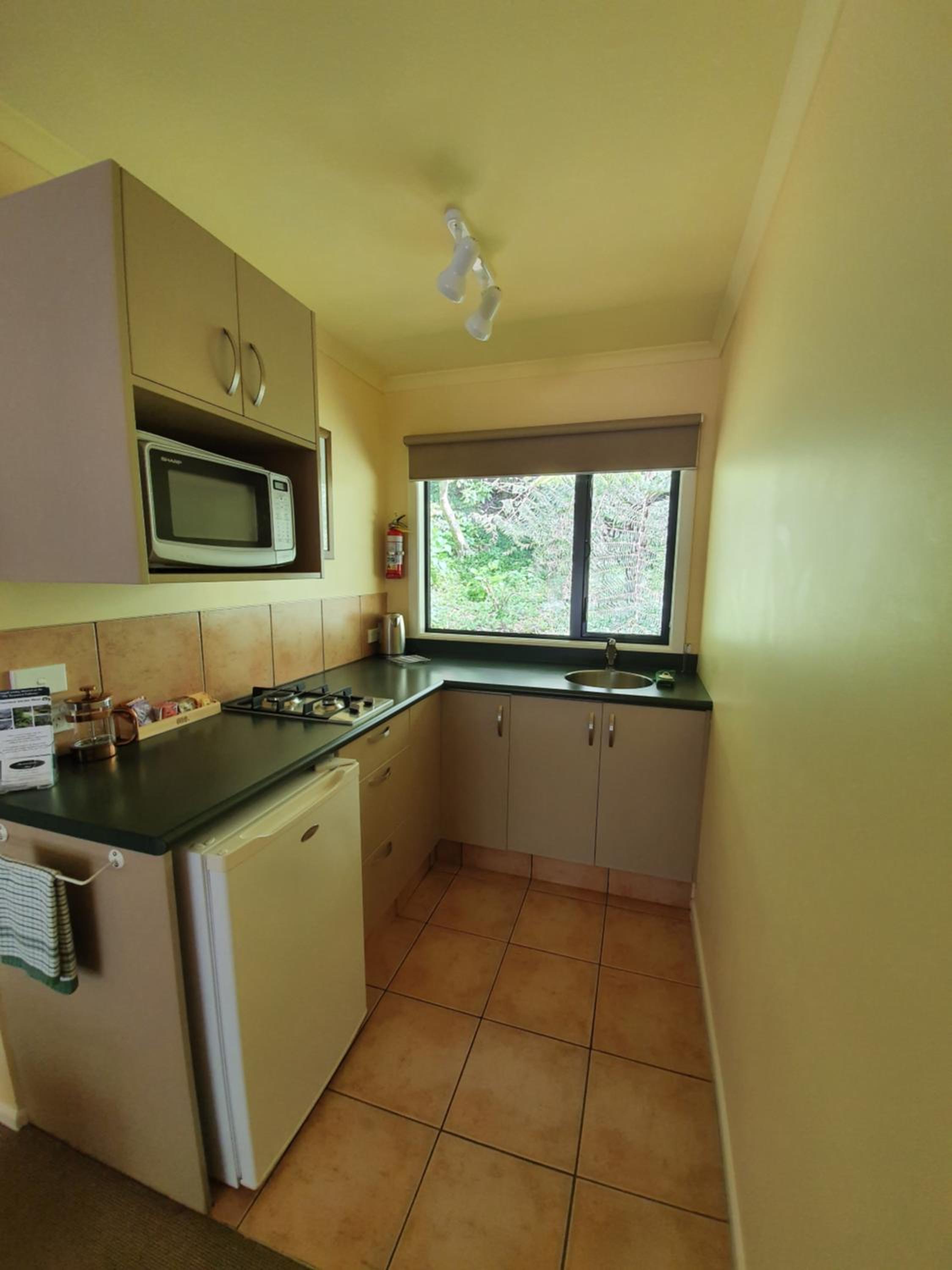 Deluxe Queen Suite - Photo 2