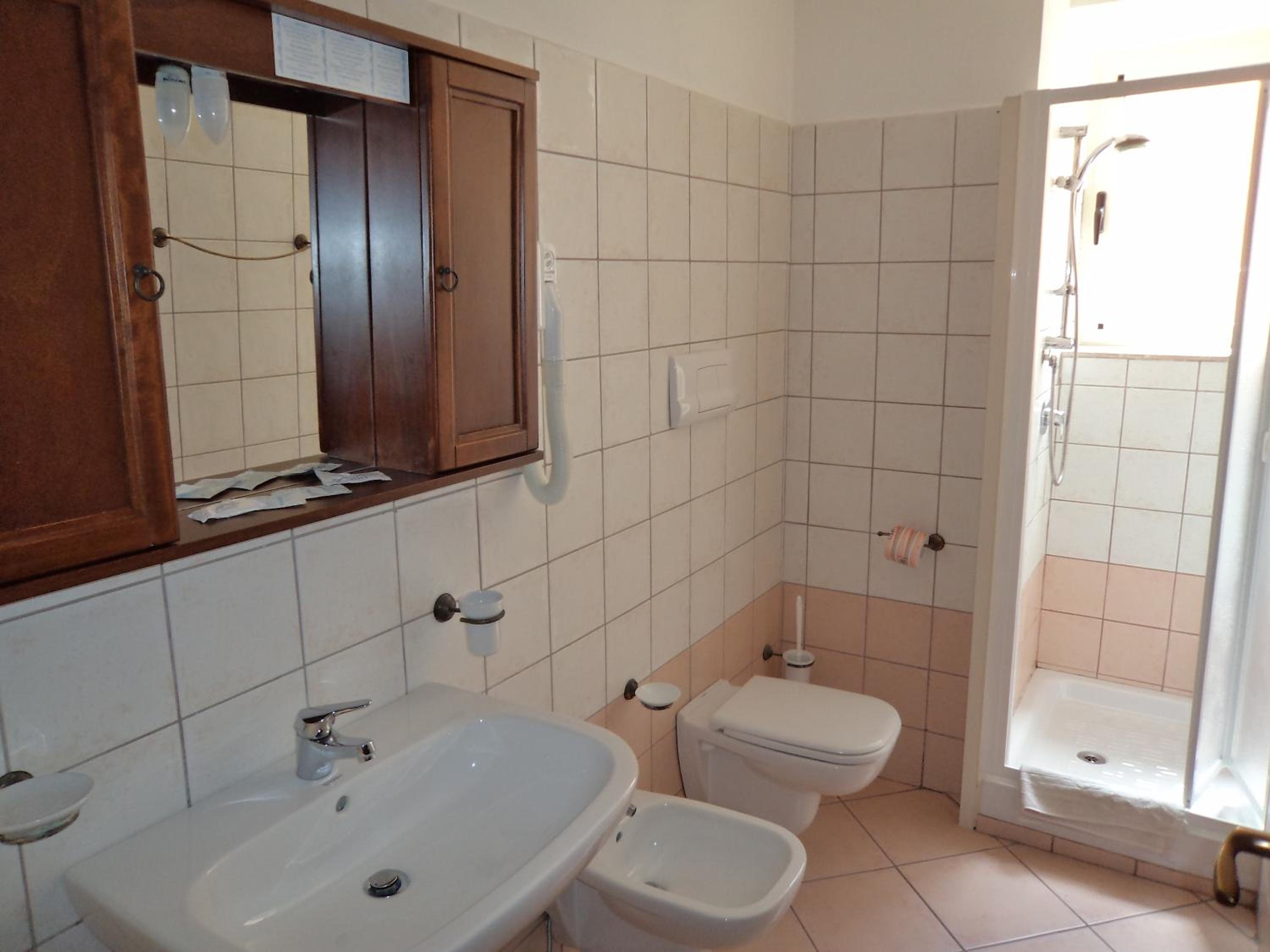Double Room with Balcony and Sea View - Photo 6