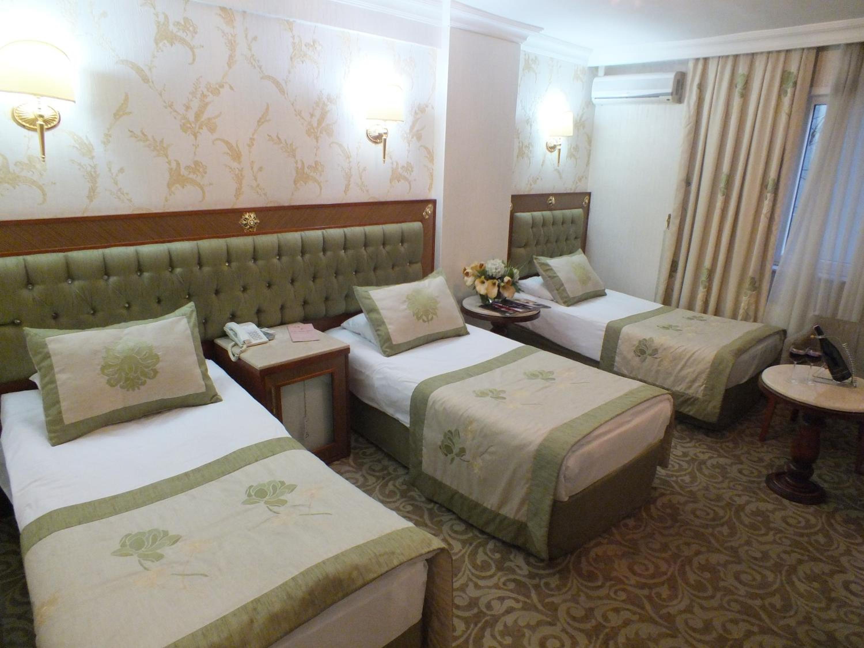 Standard Triple Room photo 2