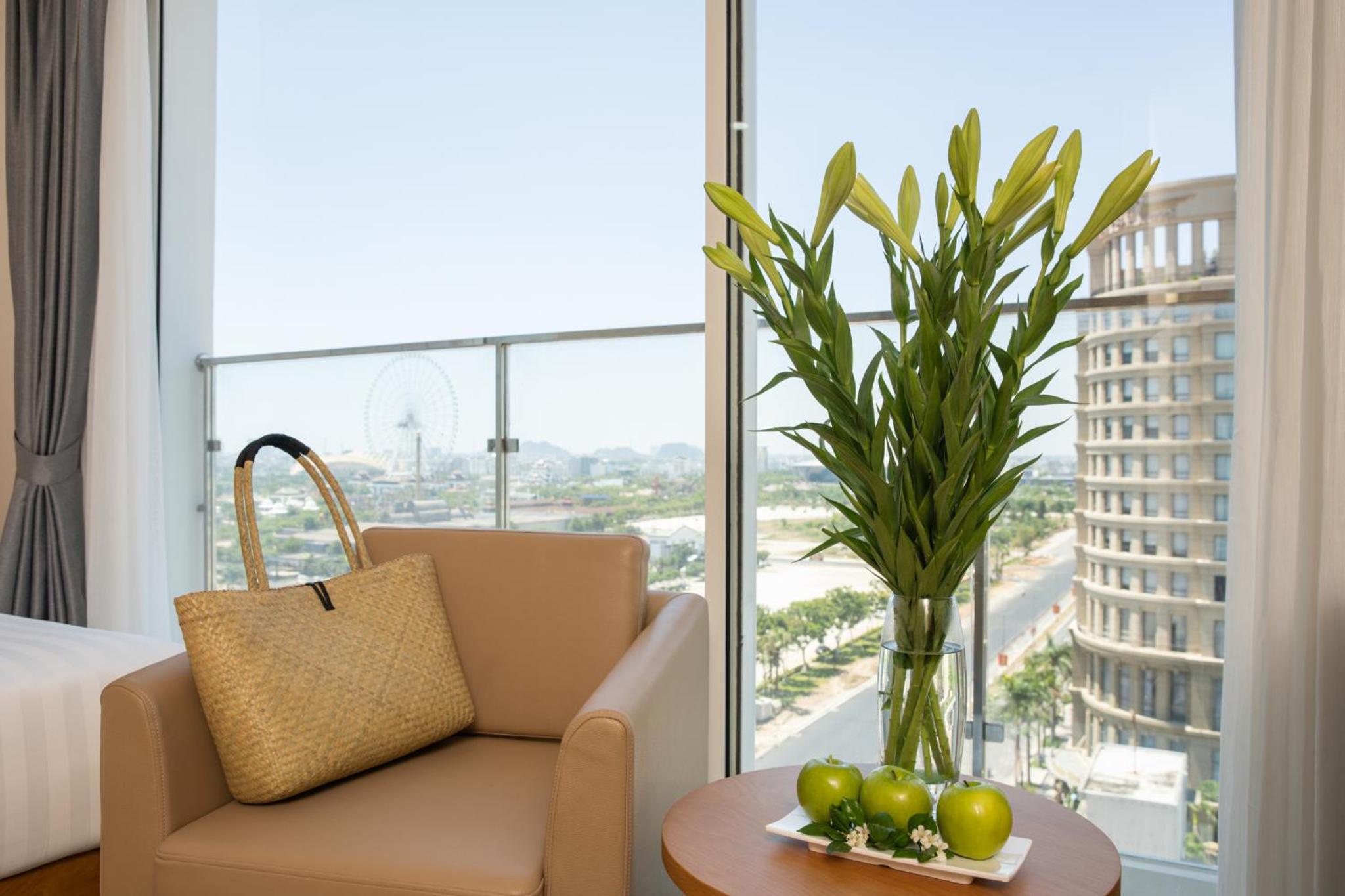 Superior Twin Room with Balcony and City View - Photo 8