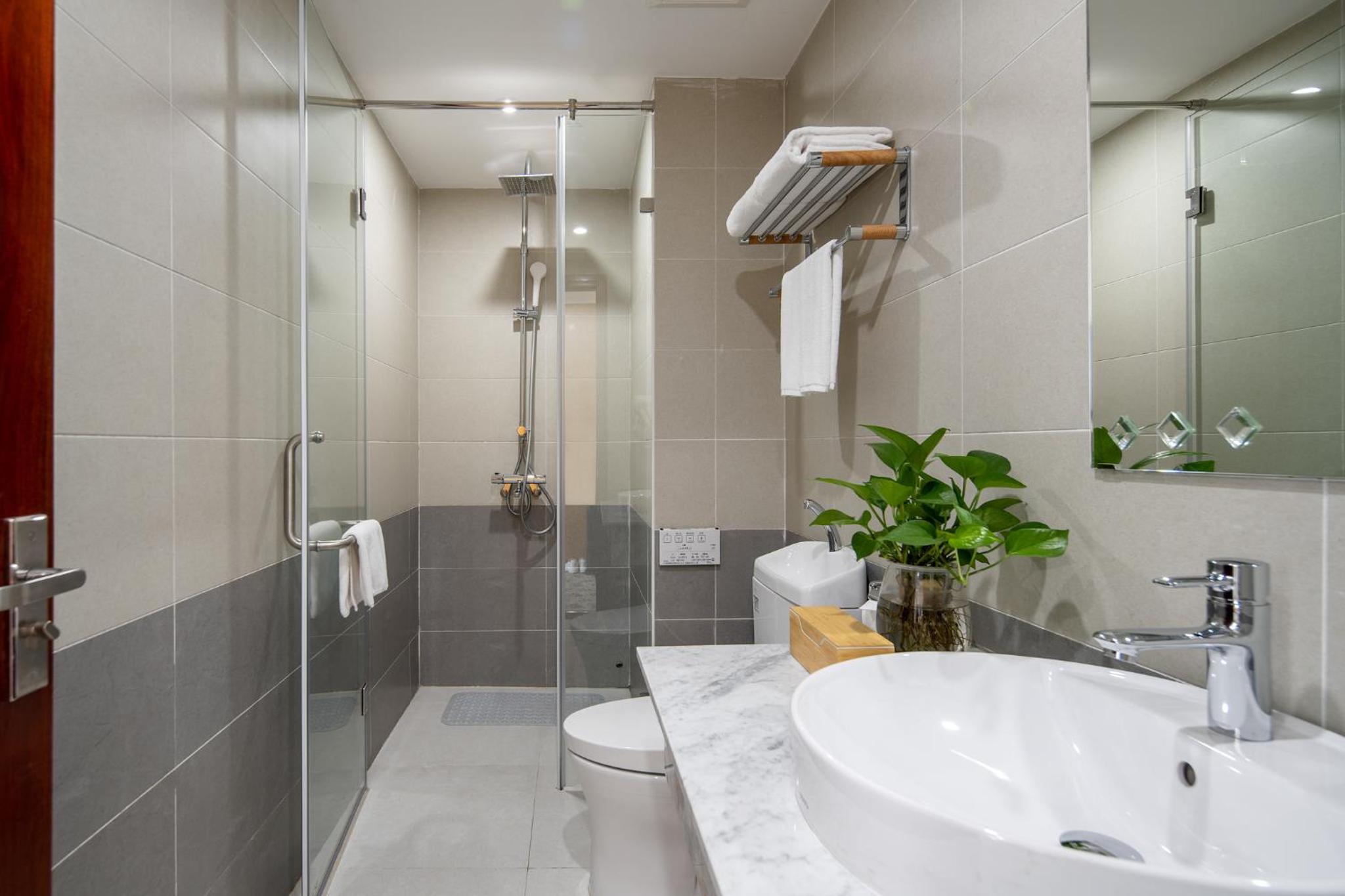 Superior Double Room with Balcony and City View - Photo 4