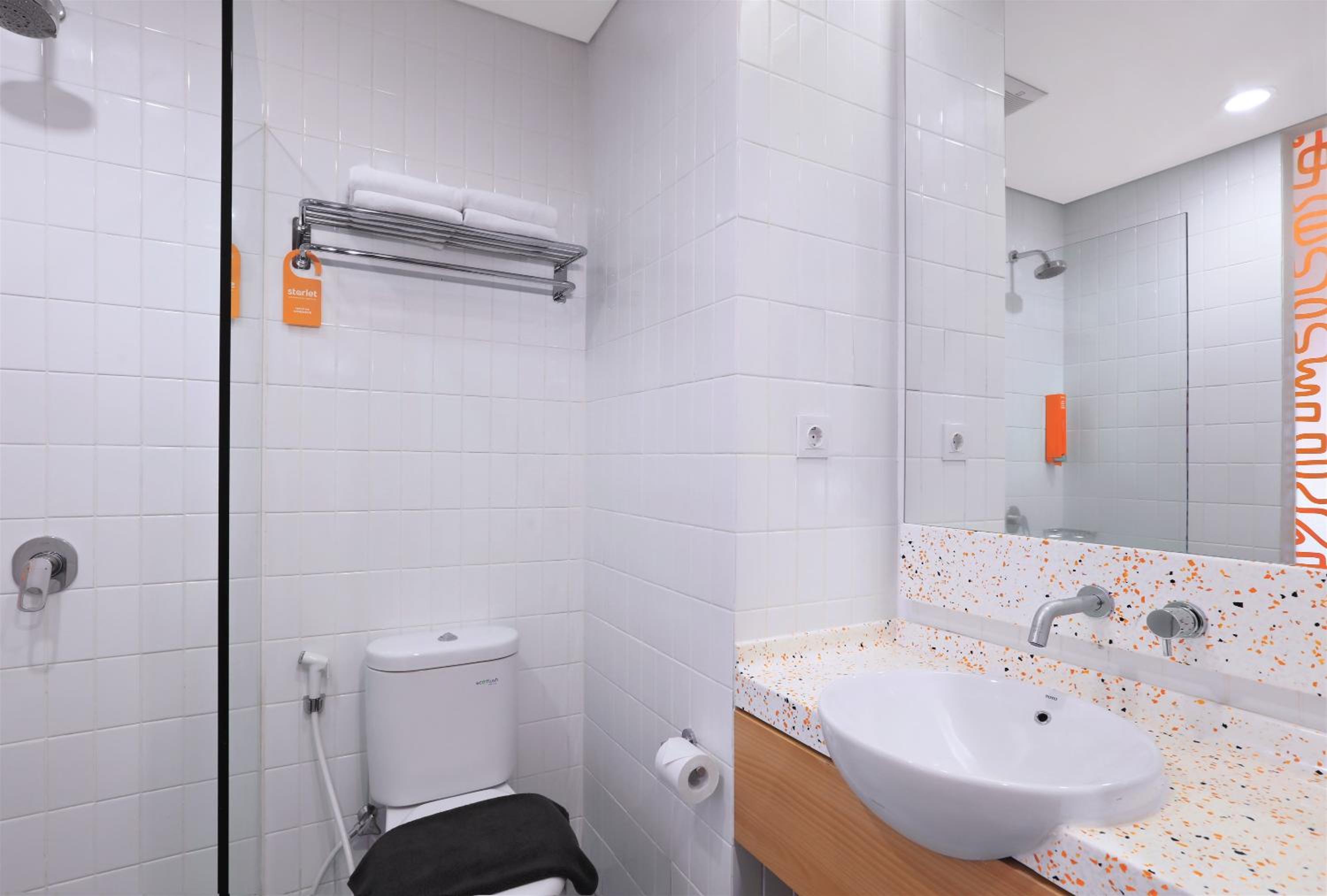 Superior Twin Room with City View - Photo 4