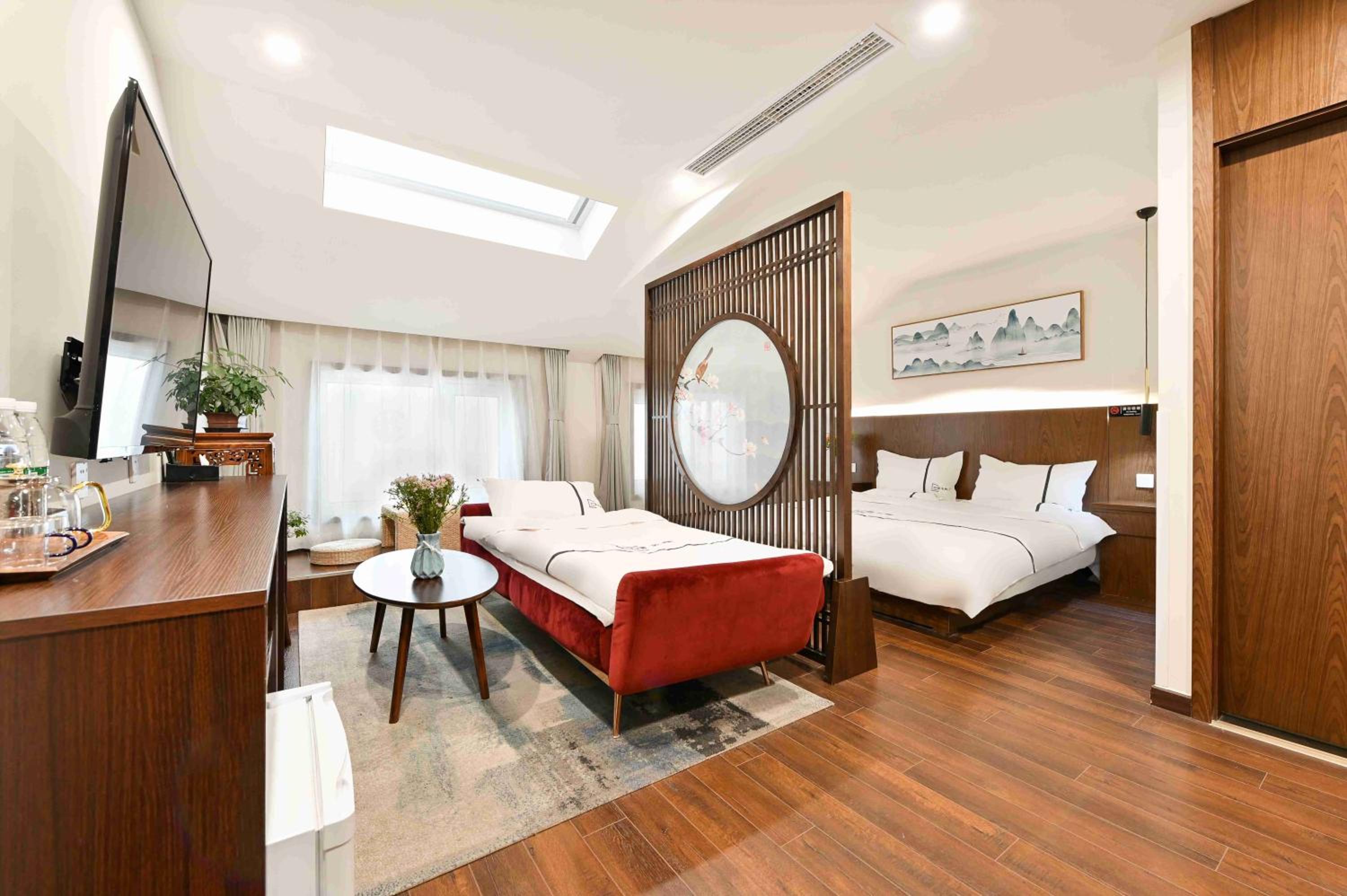 Skylight Family Room - Photo 6