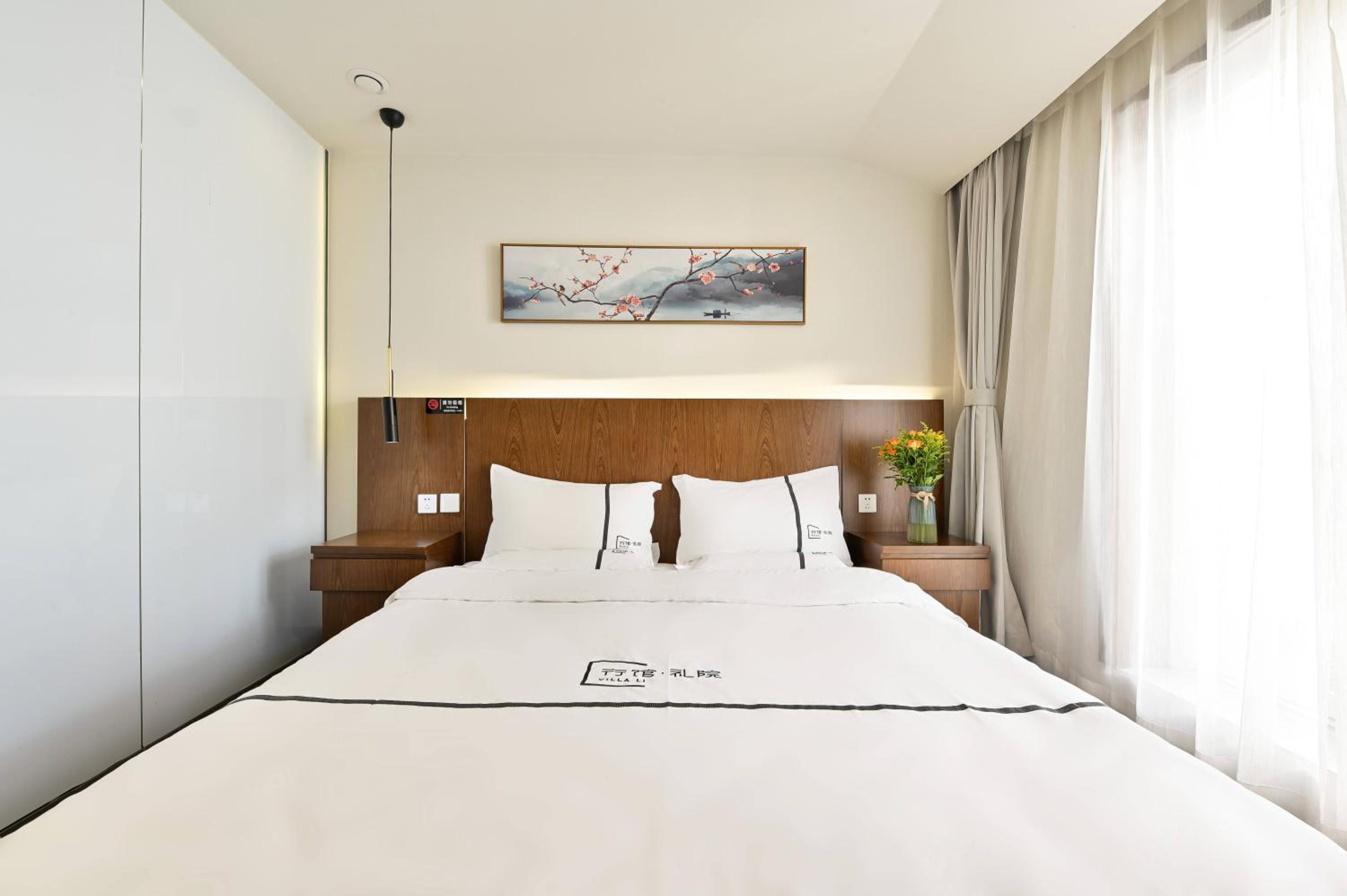 Sunshine Balcony Double Room - Photo 6