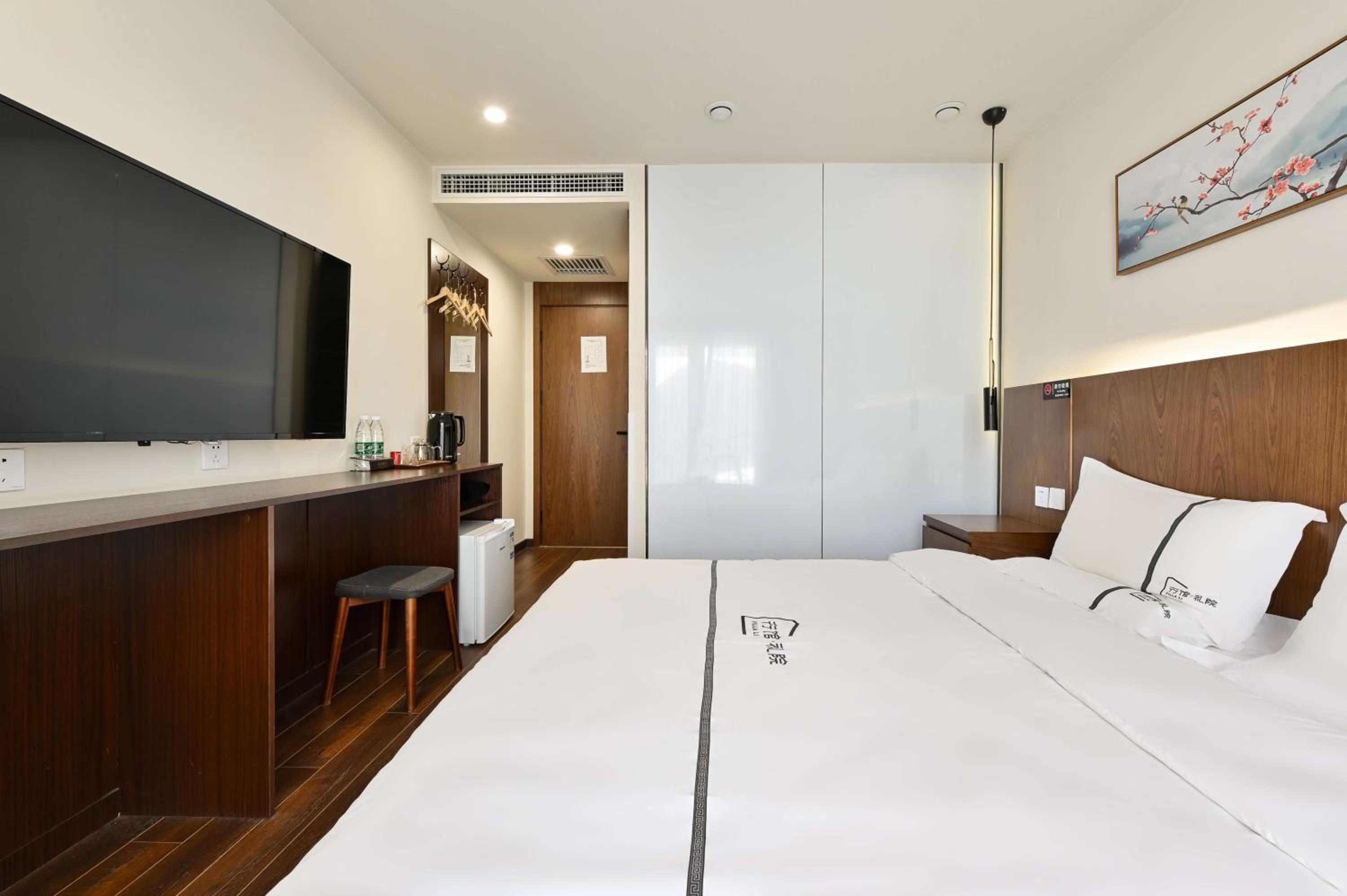 Sunshine Balcony Double Room - Photo 2