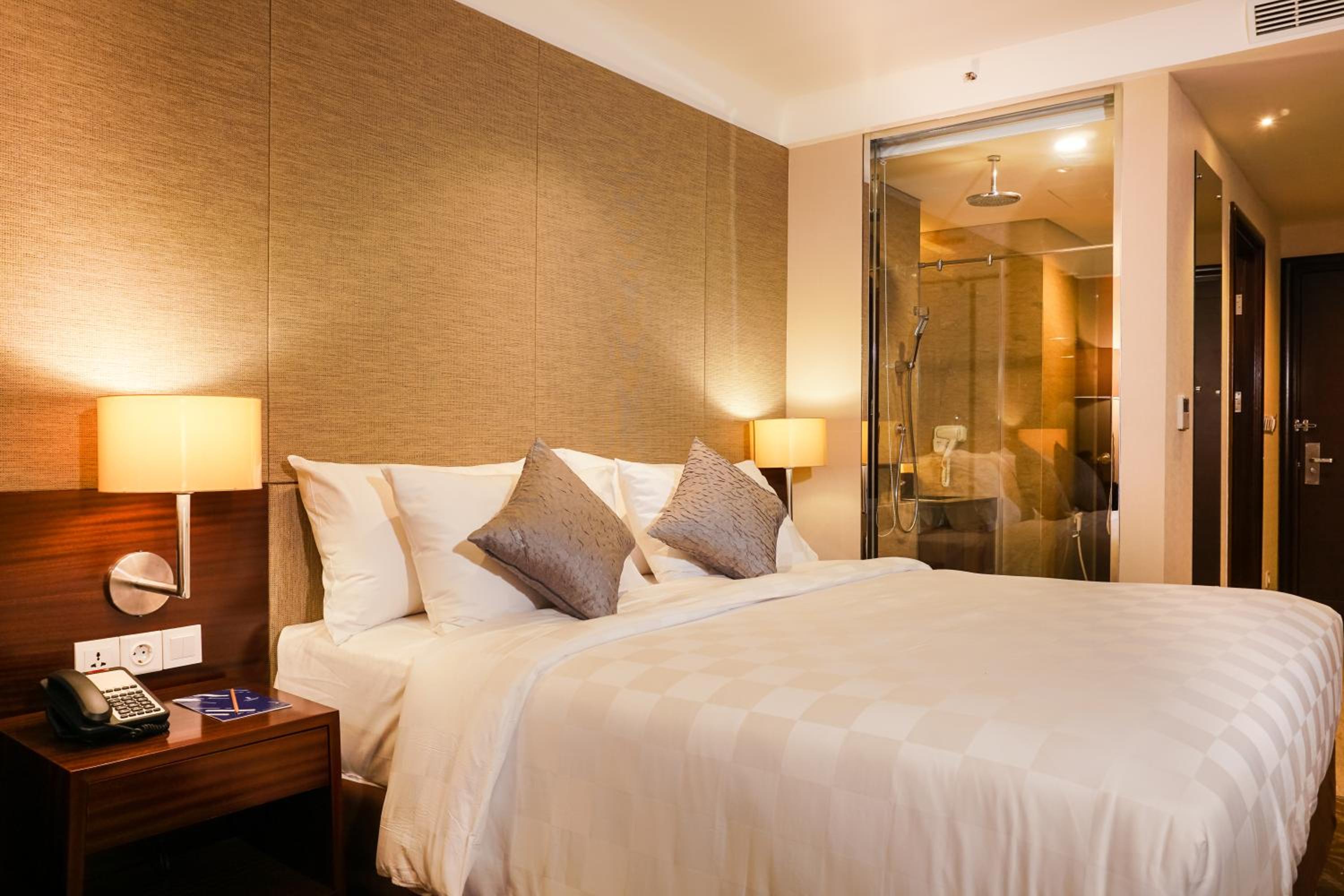 Deluxe Queen Room - Photo 5