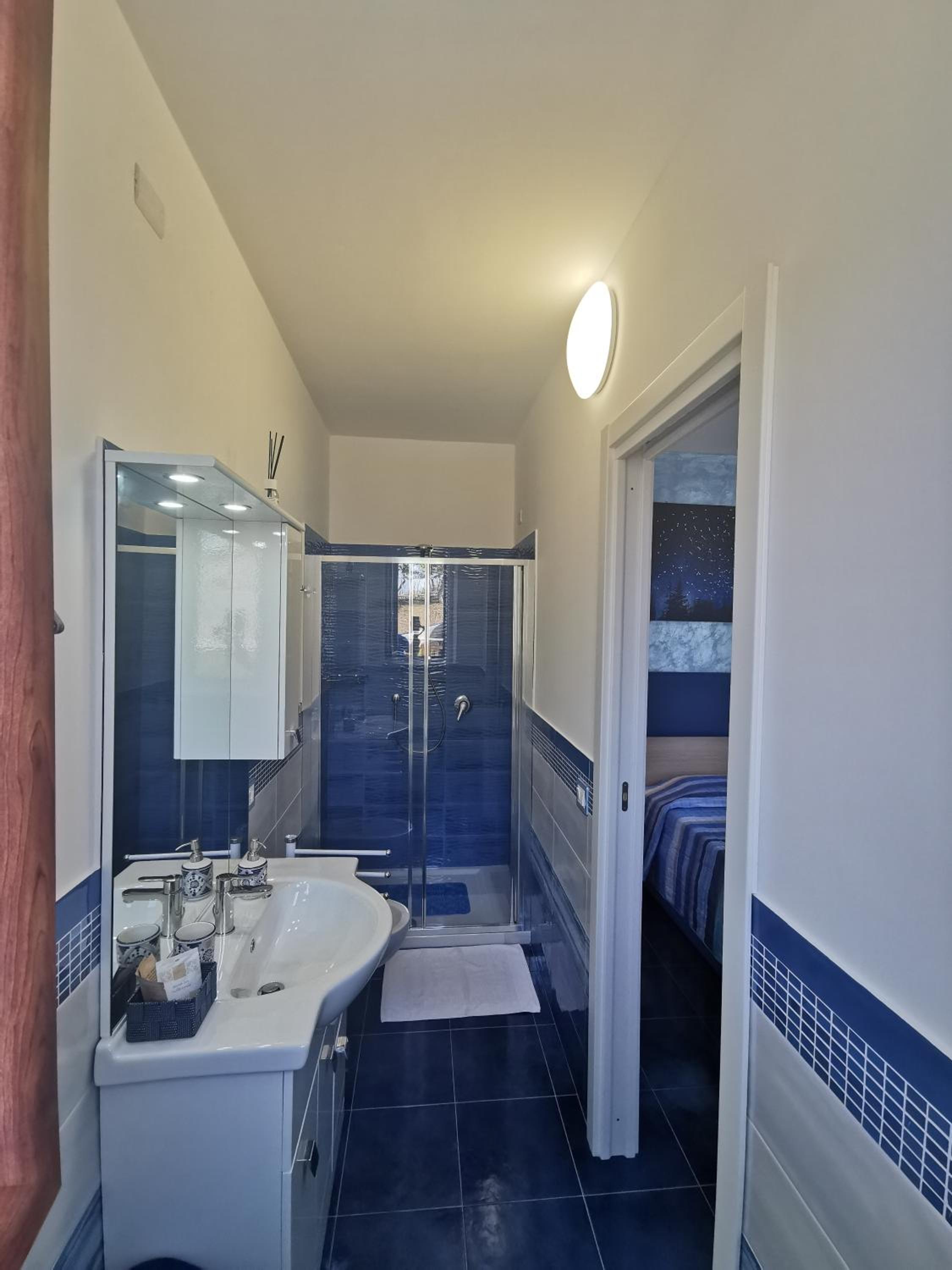 Standard Queen Room - Photo 46