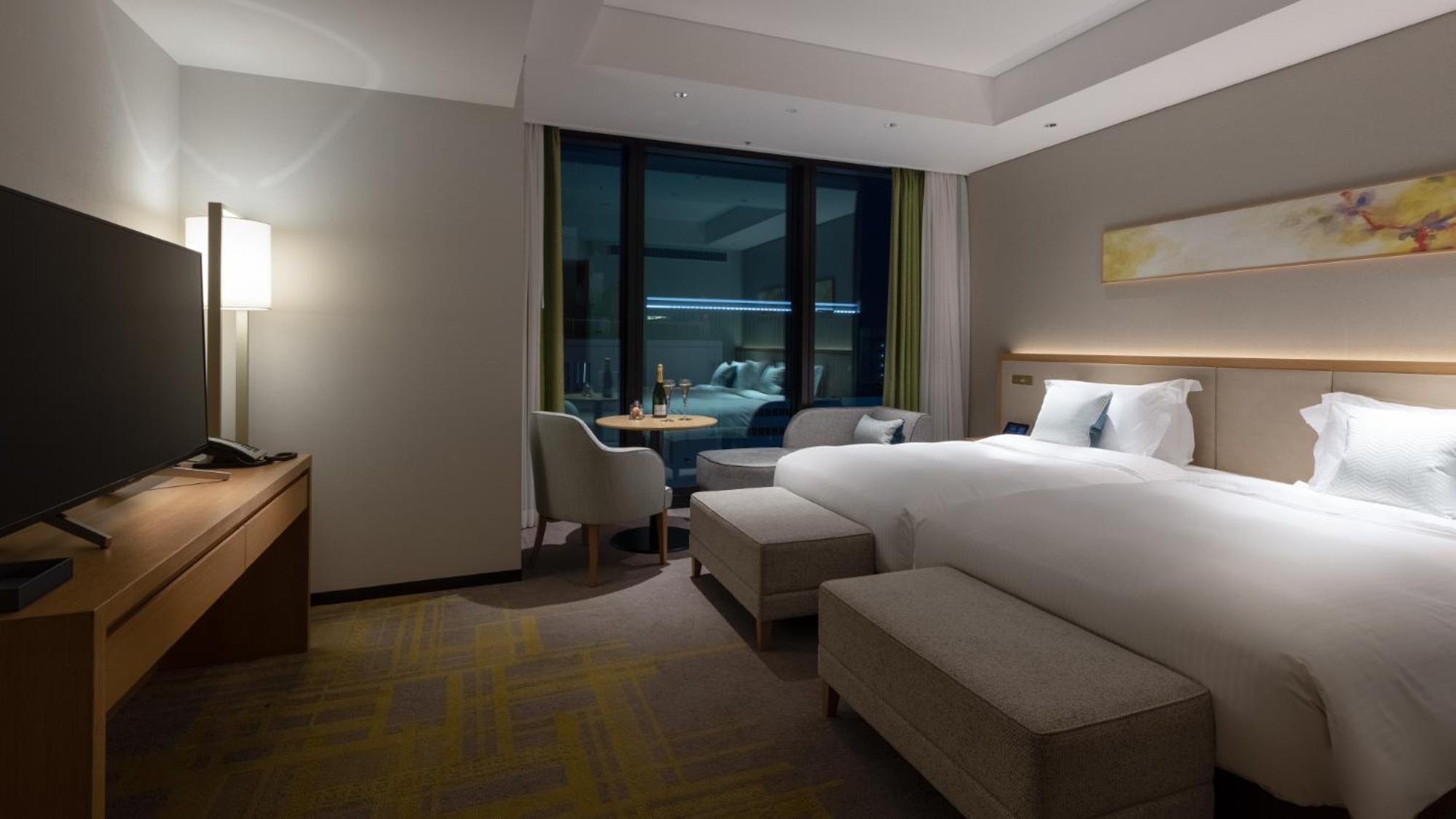 Deluxe Twin Room - Non-Smoking	 - Photo 3