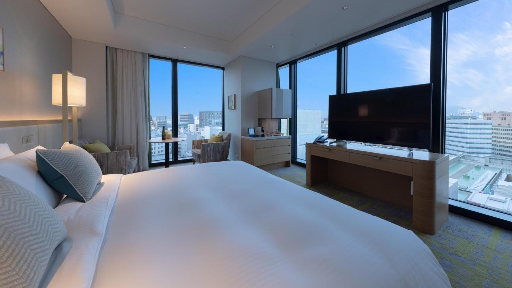 Luxury King Room - Non-Smoking - Photo 12
